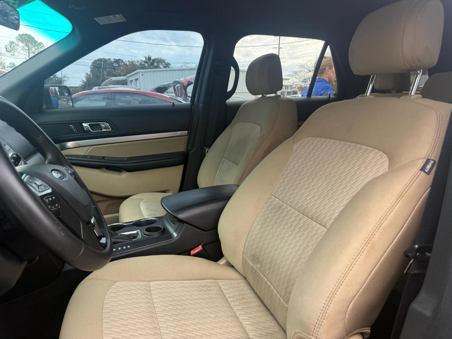 2017 Ford Explorer Base FWD (1FM5K7B88HG) with an 3.5L V6 DOHC 24V engine, 6A transmission, located at 419 N 18th St., Monroe, LA, 71201, (318) 410-9250, 32.514370, -92.105133 - Photo#2