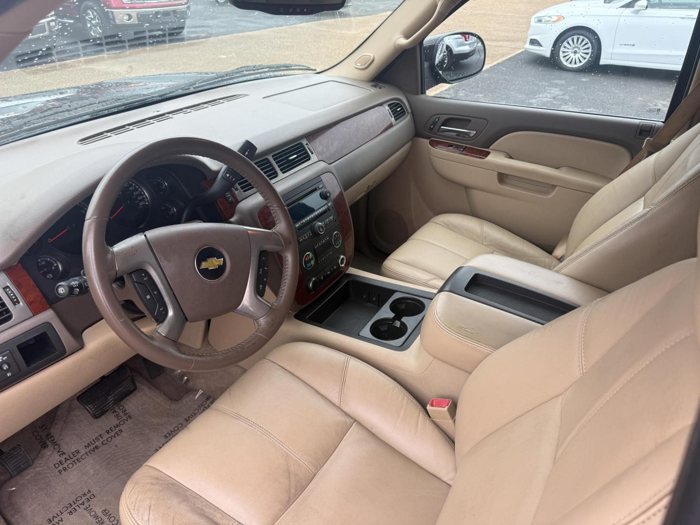 2010 Chevrolet Tahoe LT 2WD (1GNUCBE01AR) with an 5.3L V8 OHV 16V FFV engine, 6-Speed Automatic transmission, located at 419 N 18th St., Monroe, LA, 71201, (318) 410-9250, 32.514370, -92.105133 - Photo#3