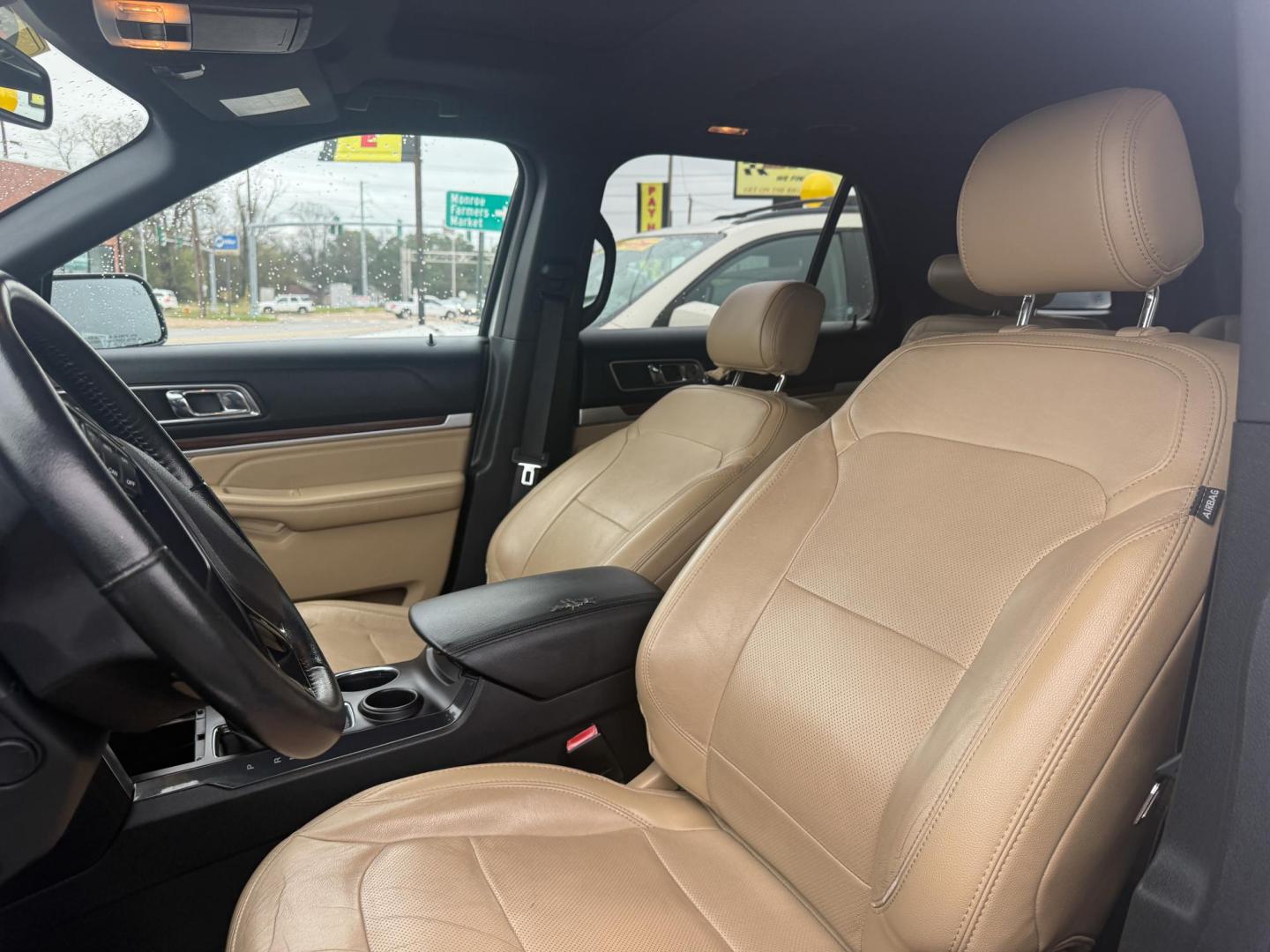 2017 Ford Explorer Limited FWD (1FM5K7F80HG) with an 3.5L V6 DOHC 24V engine, 6A transmission, located at 419 N 18th St., Monroe, LA, 71201, (318) 410-9250, 32.514370, -92.105133 - Photo#2