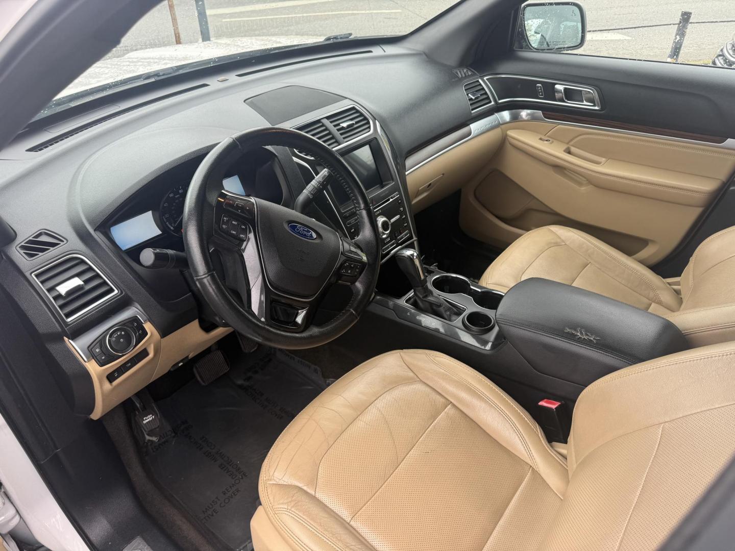 2017 Ford Explorer Limited FWD (1FM5K7F80HG) with an 3.5L V6 DOHC 24V engine, 6A transmission, located at 419 N 18th St., Monroe, LA, 71201, (318) 410-9250, 32.514370, -92.105133 - Photo#3