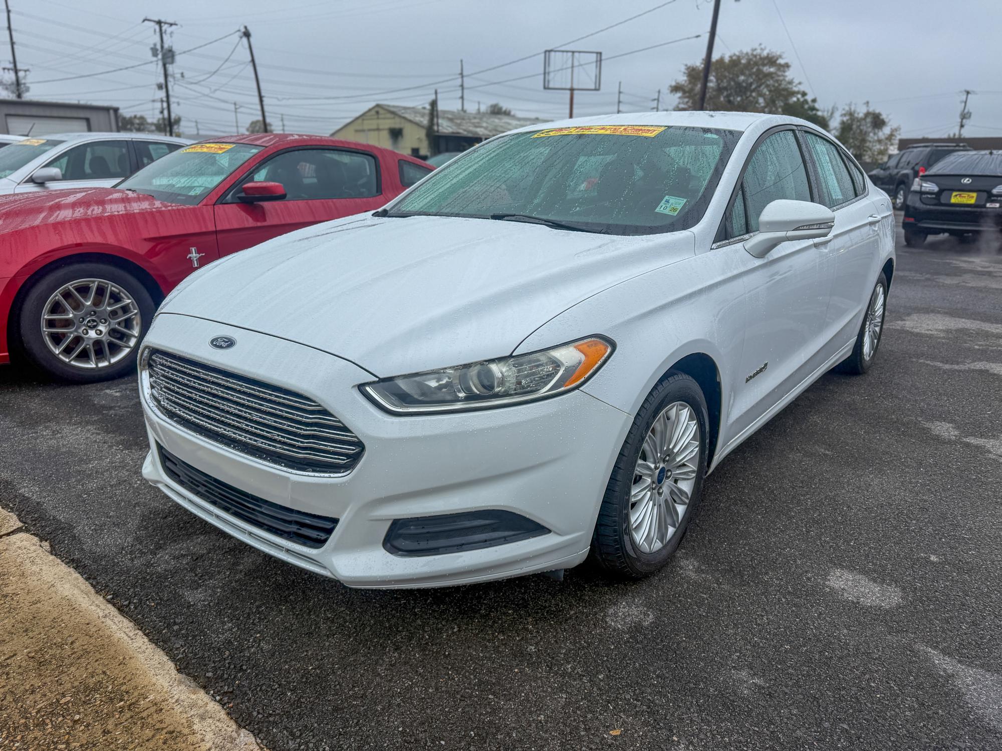 photo of 2014 Ford Fusion Hybrid SE
