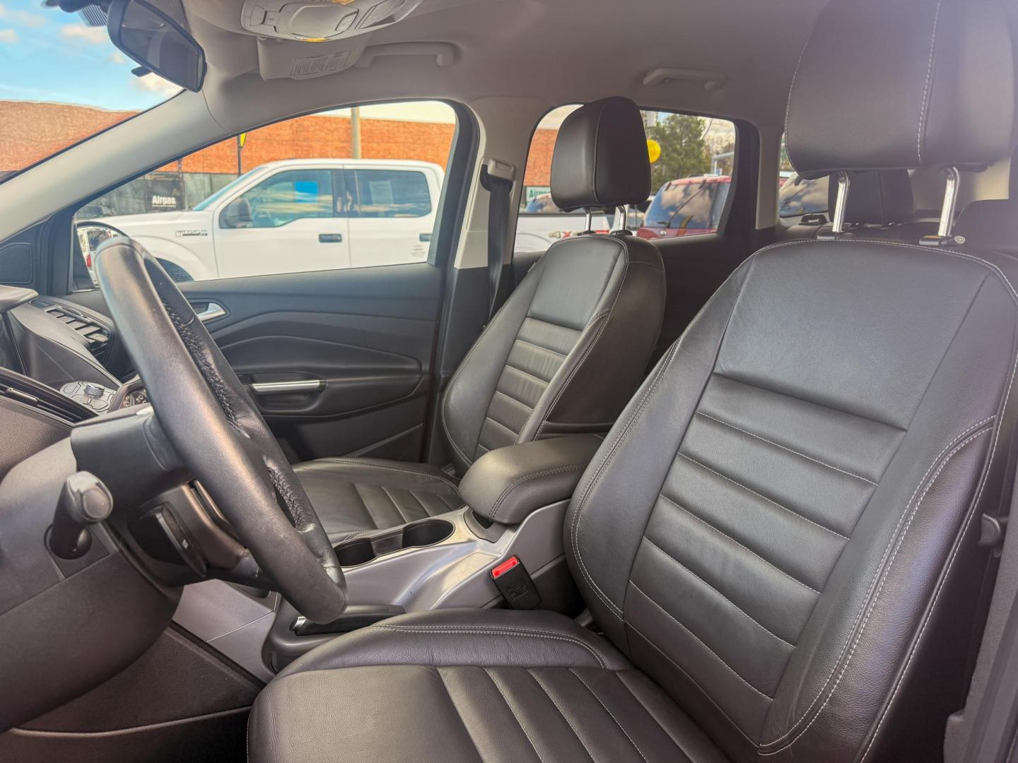 2016 Ford Escape SE FWD (1FMCU0GX4GU) with an 1.6L L4 DOHC 16V engine, 6-Speed Automatic transmission, located at 419 N 18th St., Monroe, LA, 71201, (318) 410-9250, 32.514370, -92.105133 - Photo#2