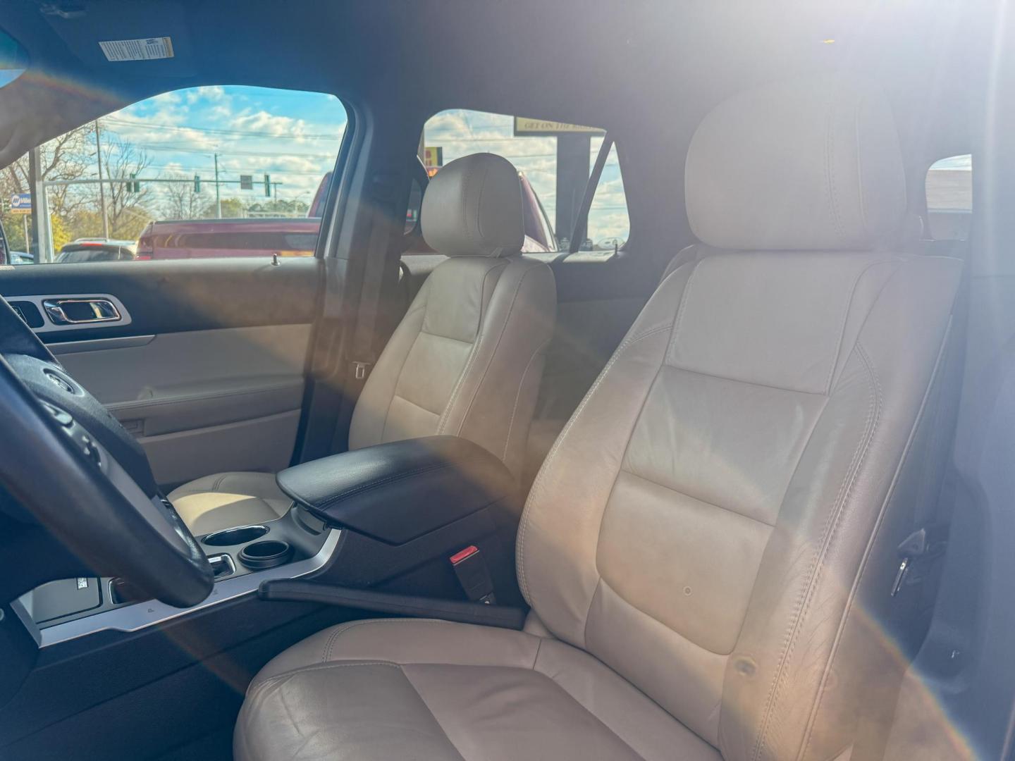 2014 Ford Explorer XLT FWD (1FM5K7D83EG) with an 3.5L V6 DOHC 24V engine, 6-Speed Automatic transmission, located at 419 N 18th St., Monroe, LA, 71201, (318) 410-9250, 32.514370, -92.105133 - Photo#2