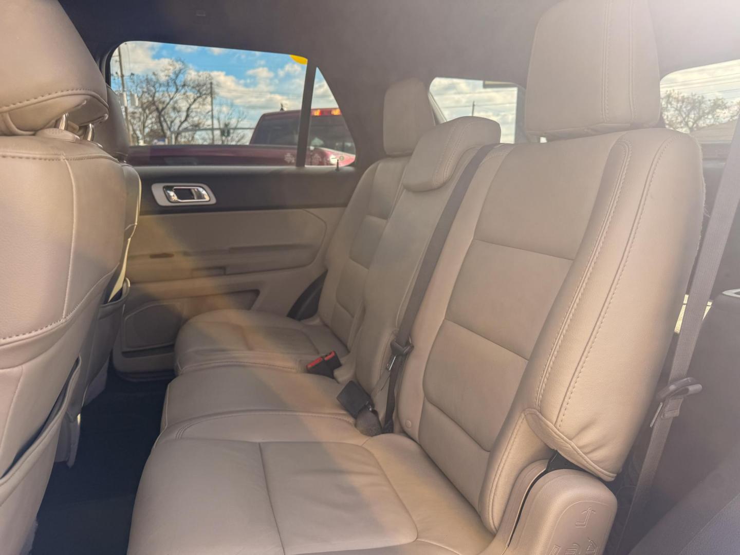 2014 Ford Explorer XLT FWD (1FM5K7D83EG) with an 3.5L V6 DOHC 24V engine, 6-Speed Automatic transmission, located at 419 N 18th St., Monroe, LA, 71201, (318) 410-9250, 32.514370, -92.105133 - Photo#4