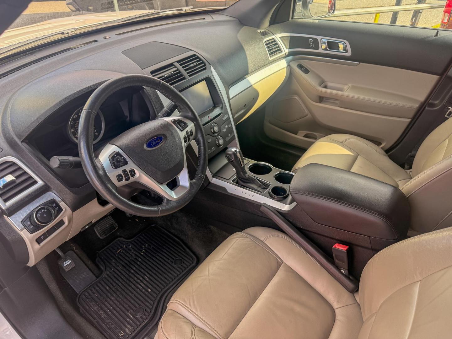 2014 Ford Explorer XLT FWD (1FM5K7D83EG) with an 3.5L V6 DOHC 24V engine, 6-Speed Automatic transmission, located at 419 N 18th St., Monroe, LA, 71201, (318) 410-9250, 32.514370, -92.105133 - Photo#3