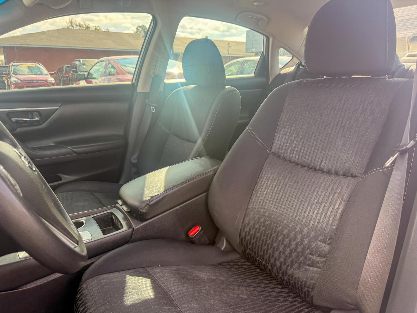 2018 Nissan Altima 2.5 (1N4AL3AP6JC) with an 2.5L L4 DOHC 16V engine, CVT transmission, located at 419 N 18th St., Monroe, LA, 71201, (318) 410-9250, 32.514370, -92.105133 - Photo#2