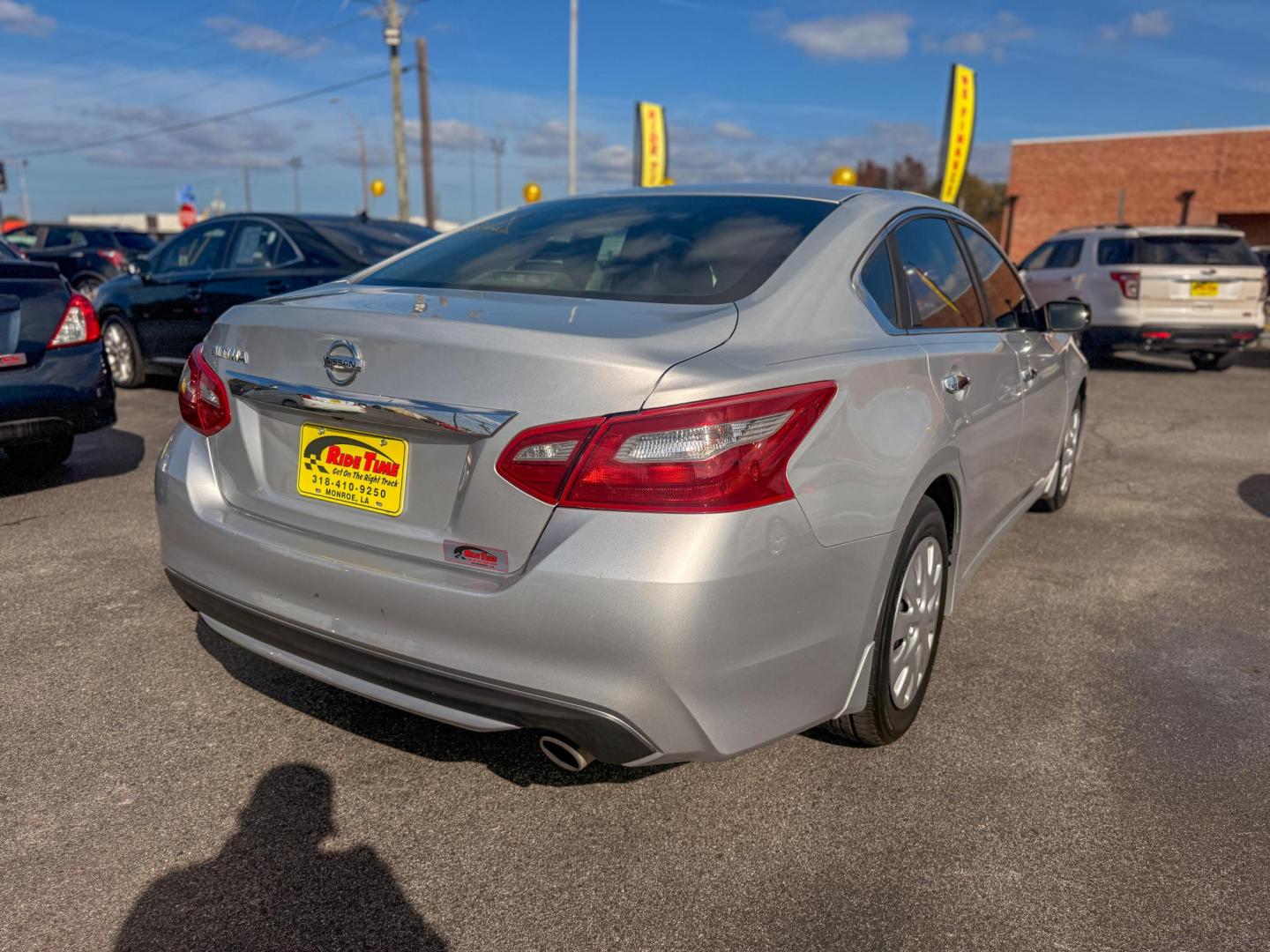 2018 Nissan Altima 2.5 (1N4AL3AP6JC) with an 2.5L L4 DOHC 16V engine, CVT transmission, located at 419 N 18th St., Monroe, LA, 71201, (318) 410-9250, 32.514370, -92.105133 - Photo#1