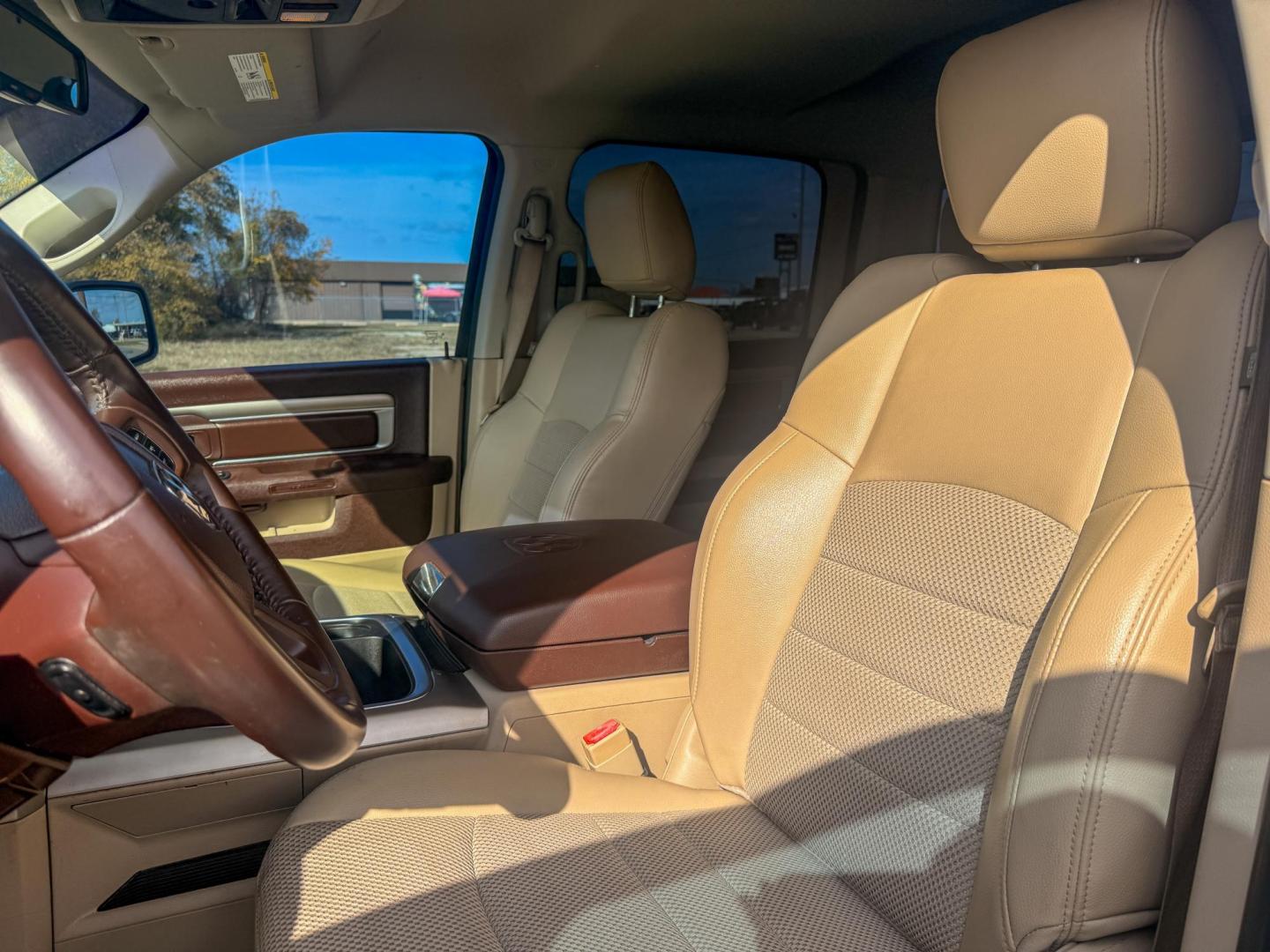 2018 RAM 1500 SLT Crew Cab SWB 2WD (1C6RR6LG2JS) with an 3.6L V6 DOHC 24V FFV engine, 8A transmission, located at 419 N 18th St., Monroe, LA, 71201, (318) 410-9250, 32.514370, -92.105133 - Photo#2