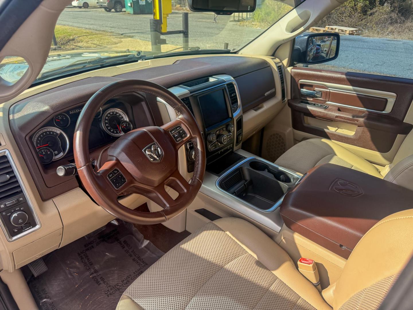 2018 RAM 1500 SLT Crew Cab SWB 2WD (1C6RR6LG2JS) with an 3.6L V6 DOHC 24V FFV engine, 8A transmission, located at 419 N 18th St., Monroe, LA, 71201, (318) 410-9250, 32.514370, -92.105133 - Photo#3