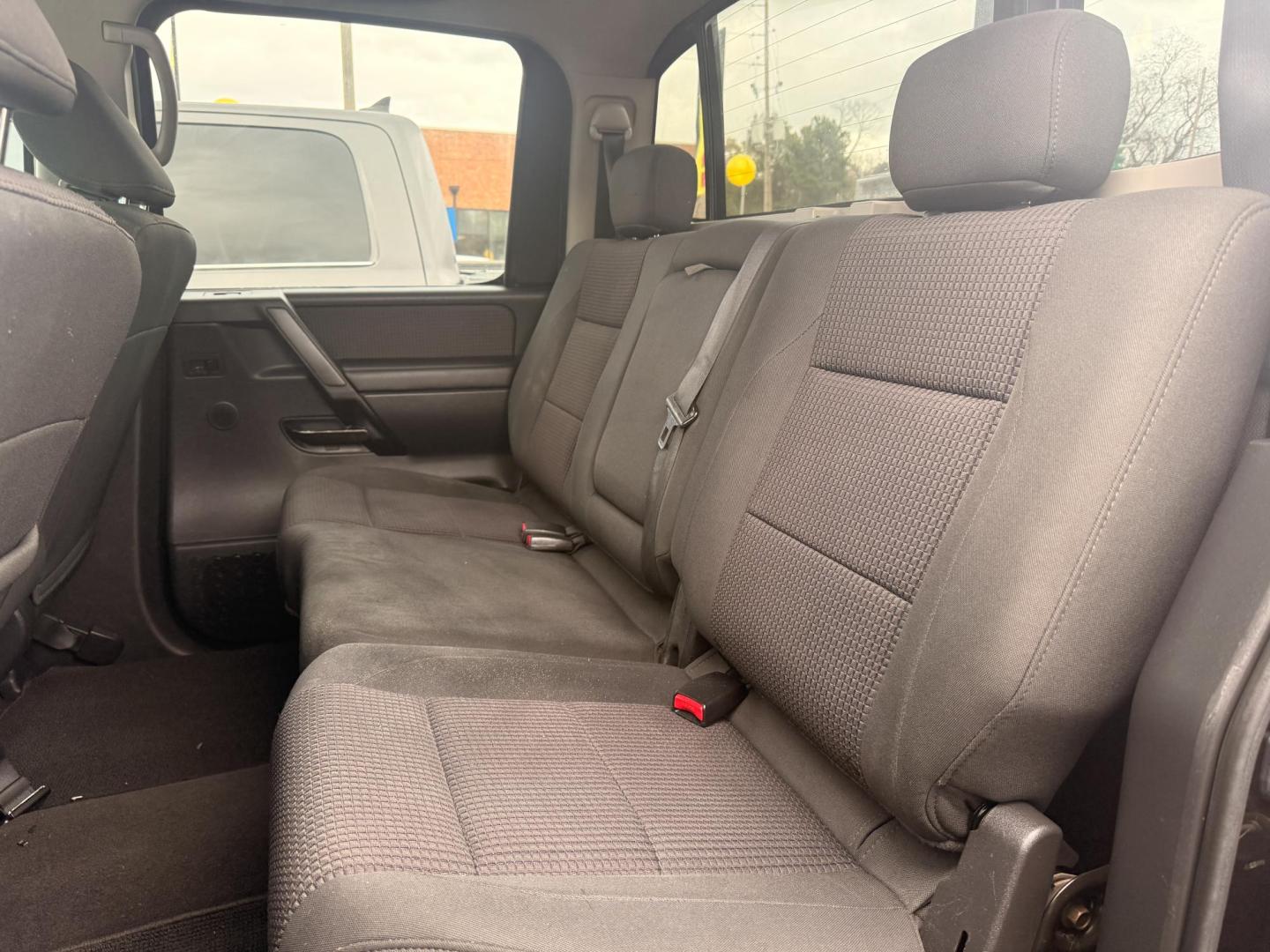 2010 Nissan Titan LE Crew Cab 2WD SWB (1N6BA0EK6AN) with an 5.6L V8 DOHC 32V FFV engine, 5-Speed Automatic transmission, located at 419 N 18th St., Monroe, LA, 71201, (318) 410-9250, 32.514370, -92.105133 - Photo#4