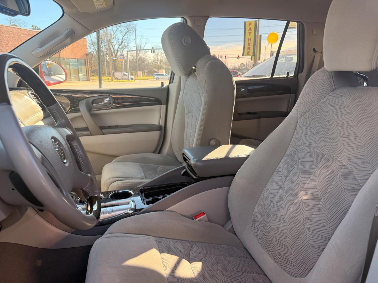 2014 Buick Enclave Convenience FWD (5GAKRAKD6EJ) with an 3.6L V6 DOHC 24V engine, 6-Speed Automatic Overdrive transmission, located at 419 N 18th St., Monroe, LA, 71201, (318) 410-9250, 32.514370, -92.105133 - Photo#2