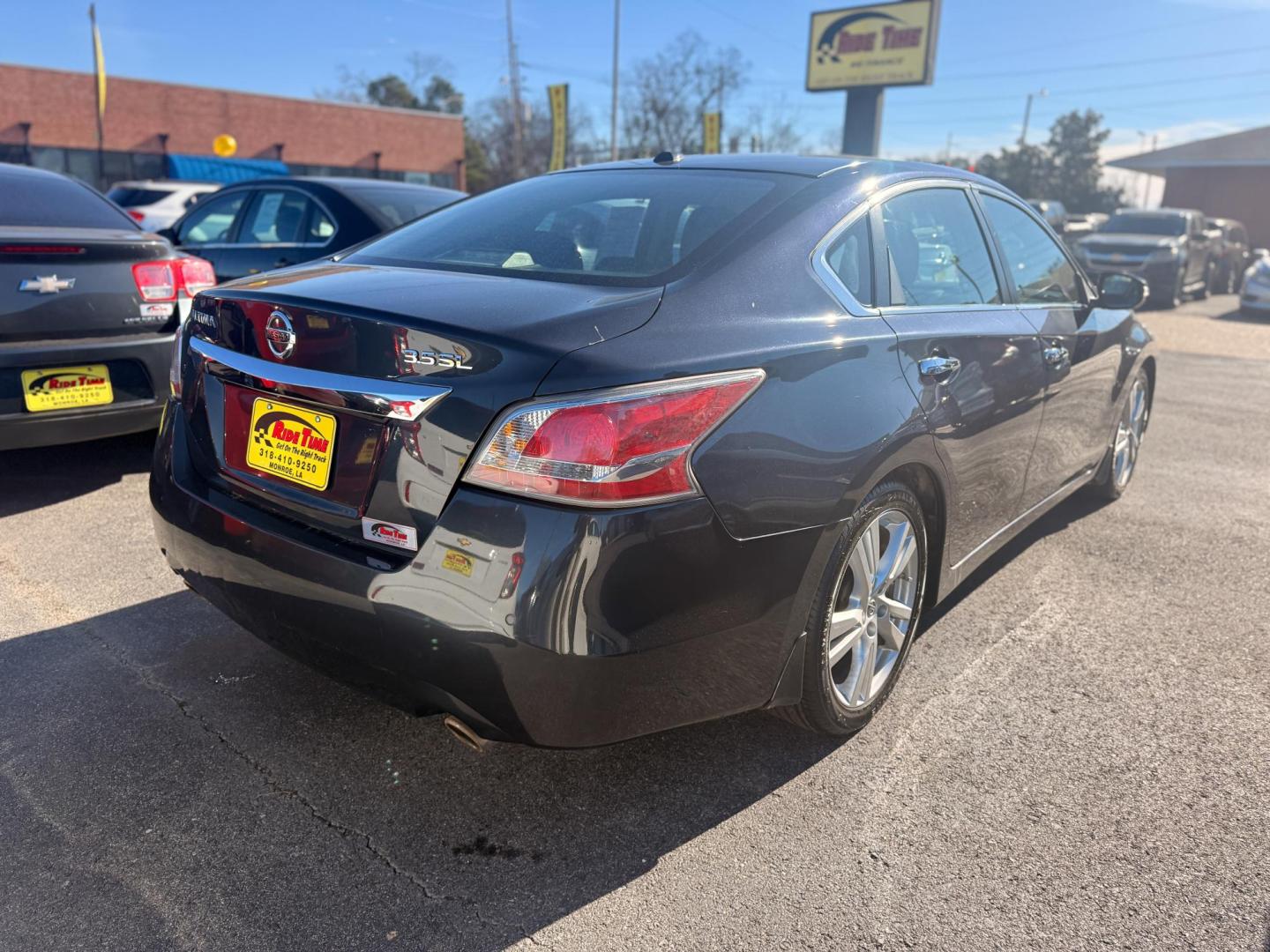2015 Nissan Altima 3.5 SV (1N4BL3AP2FC) with an 3.5L V6 DOHC 24V engine, Continuously Variable Transmission transmission, located at 419 N 18th St., Monroe, LA, 71201, (318) 410-9250, 32.514370, -92.105133 - Photo#1