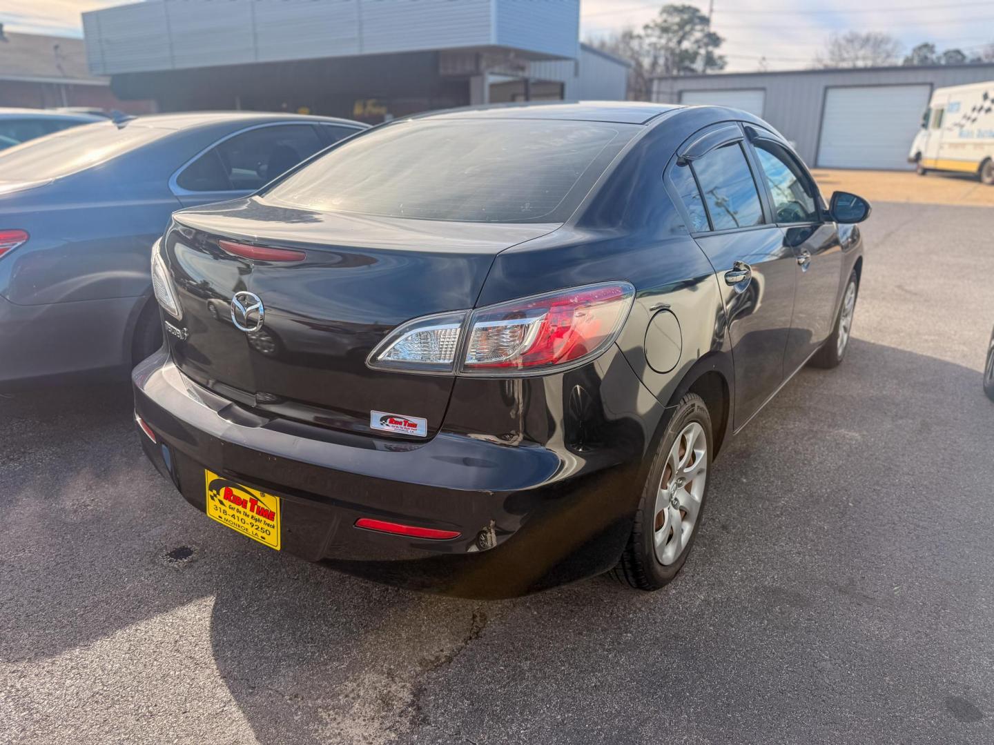 2013 Mazda MAZDA3 i SV MT 4-Door (JM1BL1TF2D1) with an 2.0L L4 DOHC 16V engine, 5-Speed Manual transmission, located at 419 N 18th St., Monroe, LA, 71201, (318) 410-9250, 32.514370, -92.105133 - Photo#1