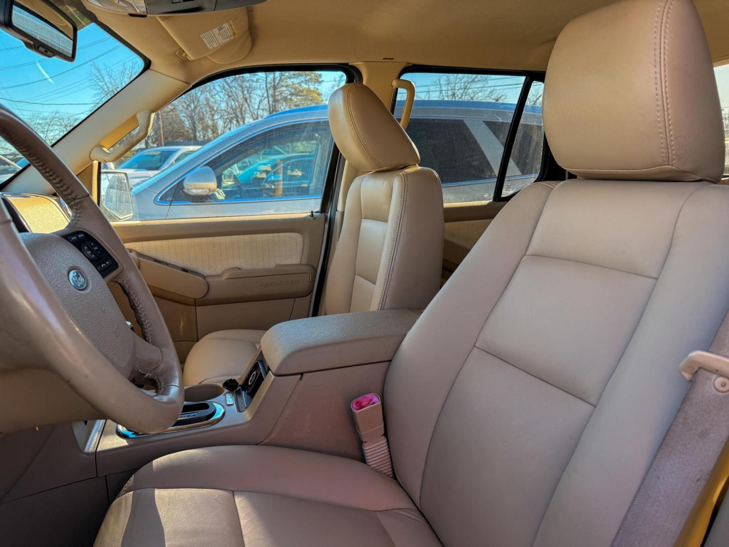 2010 Ford Explorer Sport Trac XLT 4.0L 2WD (1FMEU3BE7AU) with an 4.0L V6 SOHC 12V engine, 5-Speed Automatic transmission, located at 419 N 18th St., Monroe, LA, 71201, (318) 410-9250, 32.514370, -92.105133 - Photo#2