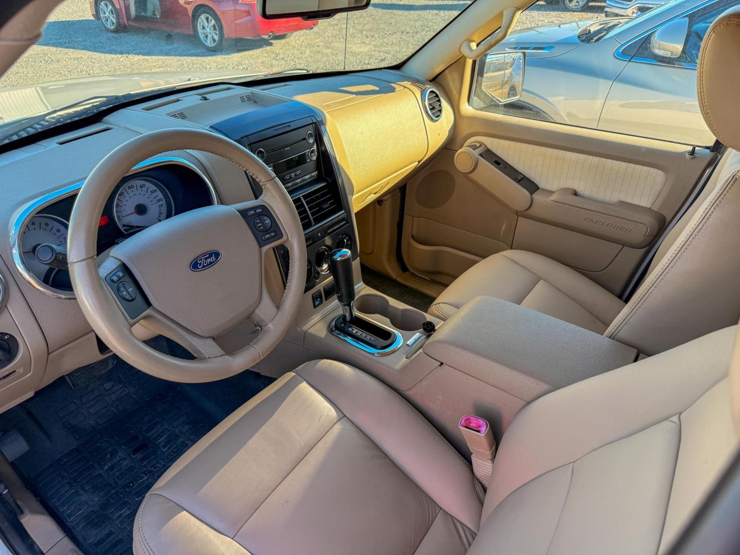 2010 Ford Explorer Sport Trac XLT 4.0L 2WD (1FMEU3BE7AU) with an 4.0L V6 SOHC 12V engine, 5-Speed Automatic transmission, located at 419 N 18th St., Monroe, LA, 71201, (318) 410-9250, 32.514370, -92.105133 - Photo#3