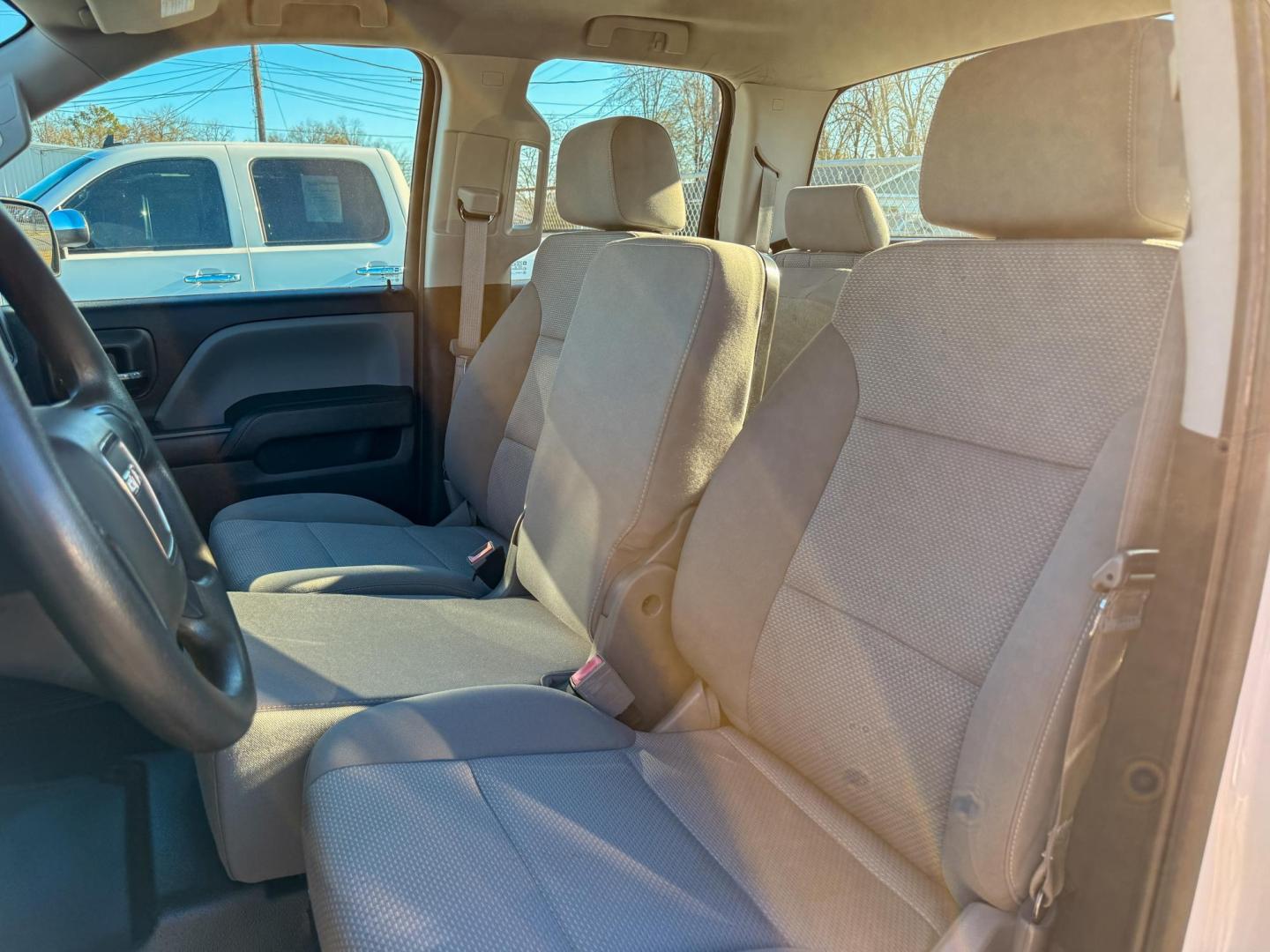 2016 GMC Sierra 1500 Base Double Cab 2WD (1GTR1LEHXGZ) with an 5.3L V8 OHV 16V engine, 6A transmission, located at 419 N 18th St., Monroe, LA, 71201, (318) 410-9250, 32.514370, -92.105133 - Photo#2