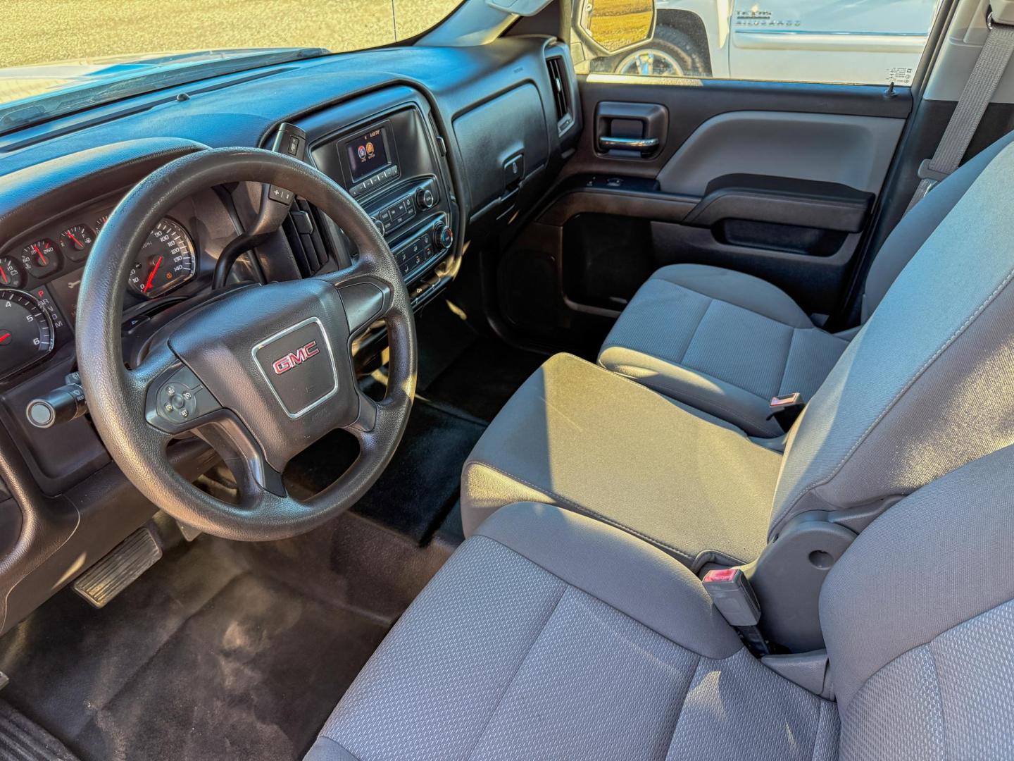 2016 GMC Sierra 1500 Base Double Cab 2WD (1GTR1LEHXGZ) with an 5.3L V8 OHV 16V engine, 6A transmission, located at 419 N 18th St., Monroe, LA, 71201, (318) 410-9250, 32.514370, -92.105133 - Photo#3