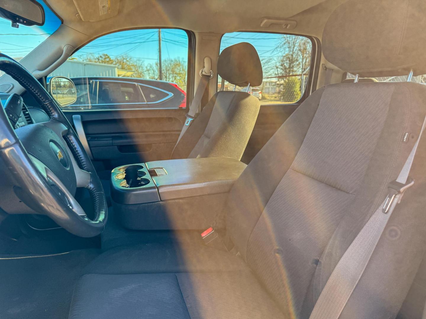 2012 Chevrolet Silverado 1500 LT Crew Cab 2WD (3GCPCSE06CG) with an 5.3L V8 OHV 16V FFV engine, 6-Speed Automatic transmission, located at 419 N 18th St., Monroe, LA, 71201, (318) 410-9250, 32.514370, -92.105133 - Photo#2