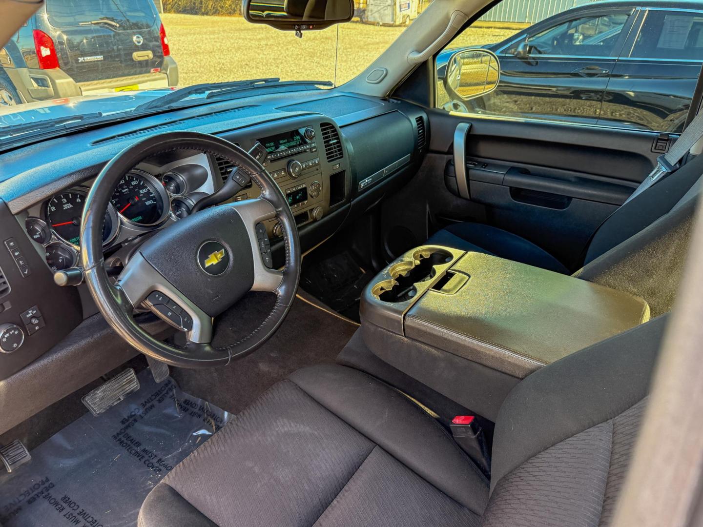 2012 Chevrolet Silverado 1500 LT Crew Cab 2WD (3GCPCSE06CG) with an 5.3L V8 OHV 16V FFV engine, 6-Speed Automatic transmission, located at 419 N 18th St., Monroe, LA, 71201, (318) 410-9250, 32.514370, -92.105133 - Photo#3