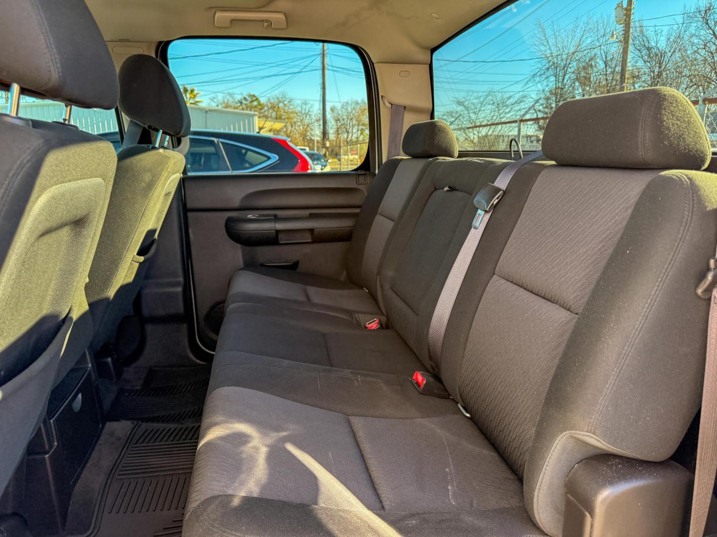 2012 Chevrolet Silverado 1500 LT Crew Cab 2WD (3GCPCSE06CG) with an 5.3L V8 OHV 16V FFV engine, 6-Speed Automatic transmission, located at 419 N 18th St., Monroe, LA, 71201, (318) 410-9250, 32.514370, -92.105133 - Photo#4
