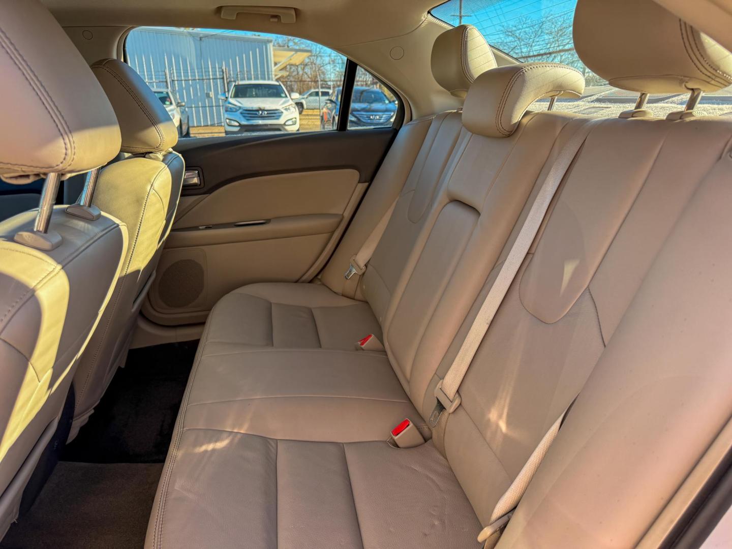 2011 Ford Fusion V6 SEL (3FAHP0JGXBR) with an 3.0L V6 DOHC 24V engine, located at 419 N 18th St., Monroe, LA, 71201, (318) 410-9250, 32.514370, -92.105133 - Photo#4