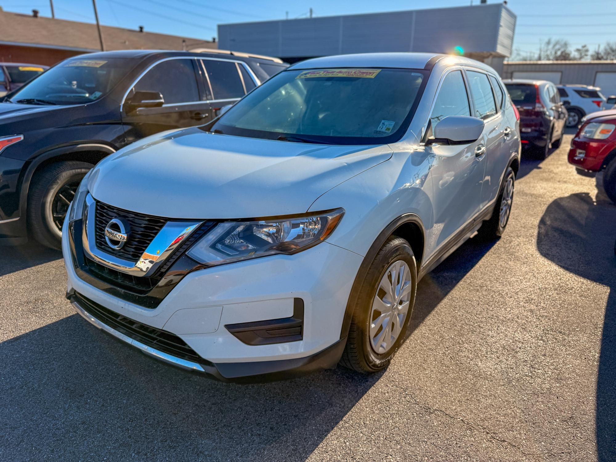 photo of 2017 Nissan Rogue SV 2WD