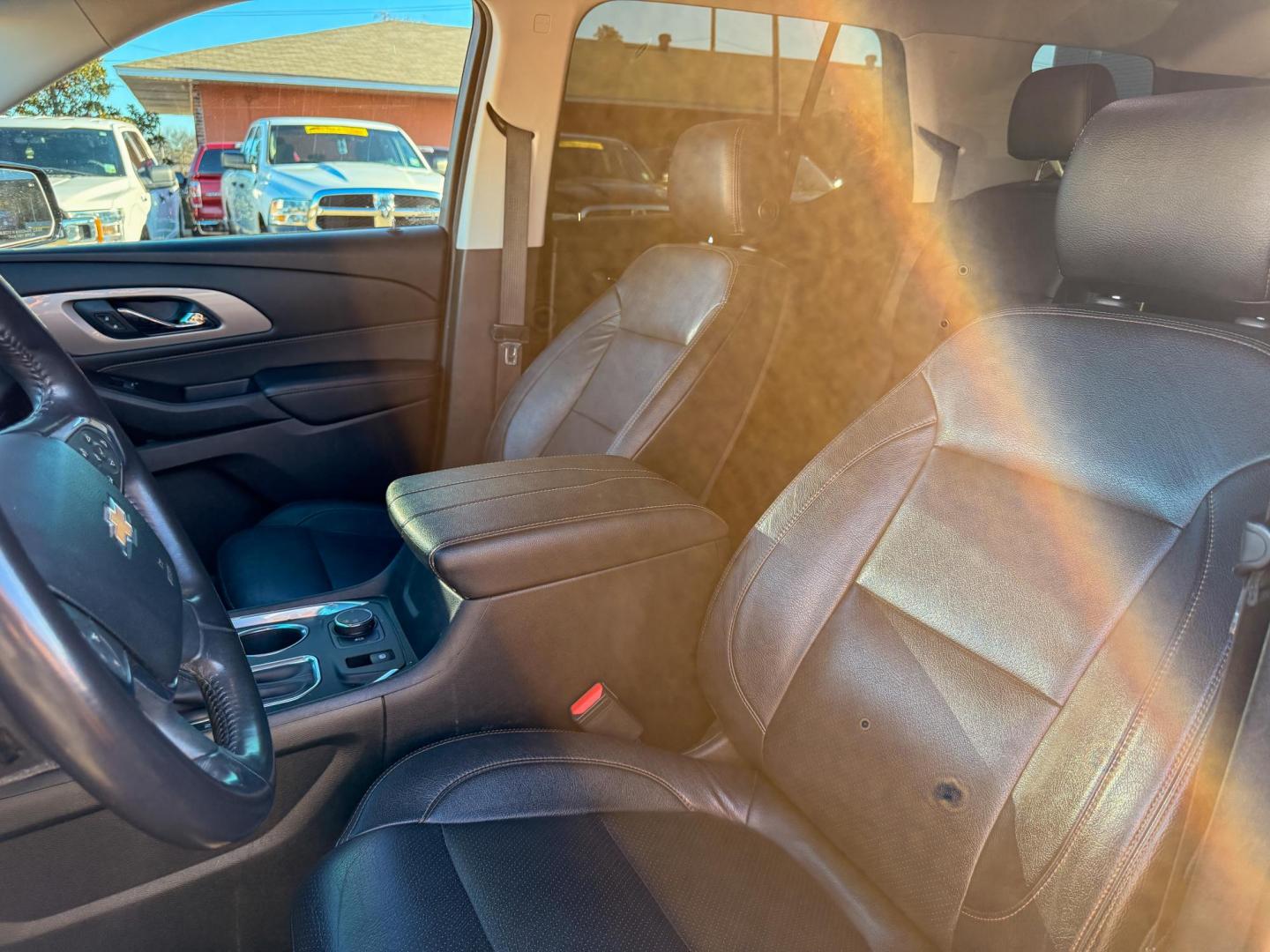 2019 Chevrolet Traverse LT Cloth FWD (1GNERGKWXKJ) with an 3.6L V6 DOHC 24V engine, 9A transmission, located at 419 N 18th St., Monroe, LA, 71201, (318) 410-9250, 32.514370, -92.105133 - Photo#2