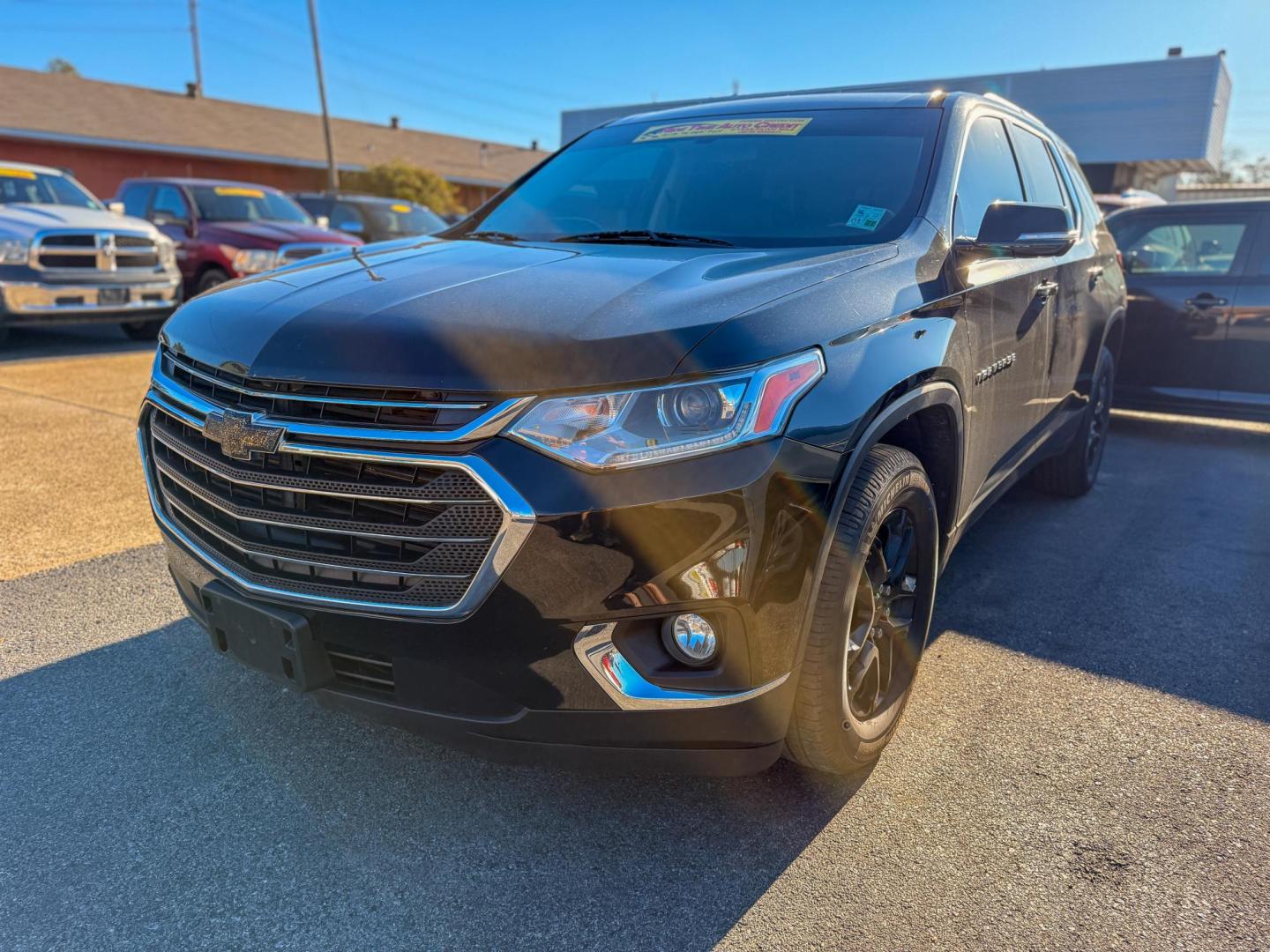 2019 Chevrolet Traverse LT Cloth FWD (1GNERGKWXKJ) with an 3.6L V6 DOHC 24V engine, 9A transmission, located at 419 N 18th St., Monroe, LA, 71201, (318) 410-9250, 32.514370, -92.105133 - Photo#0