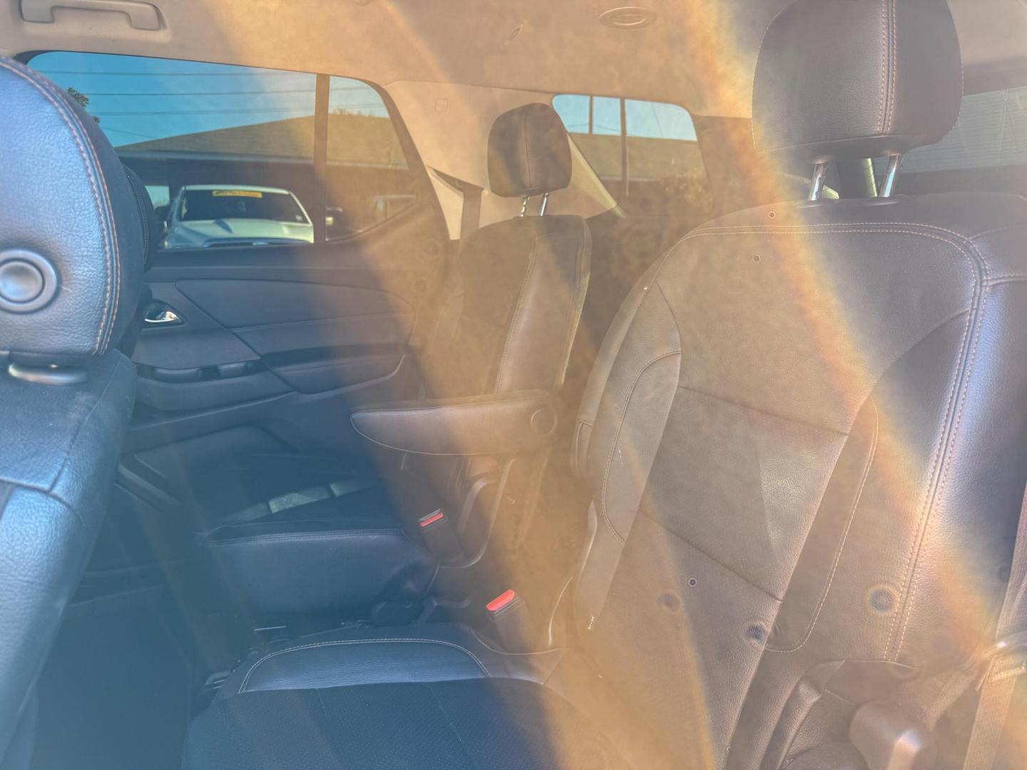 2019 Chevrolet Traverse LT Cloth FWD (1GNERGKWXKJ) with an 3.6L V6 DOHC 24V engine, 9A transmission, located at 419 N 18th St., Monroe, LA, 71201, (318) 410-9250, 32.514370, -92.105133 - Photo#4