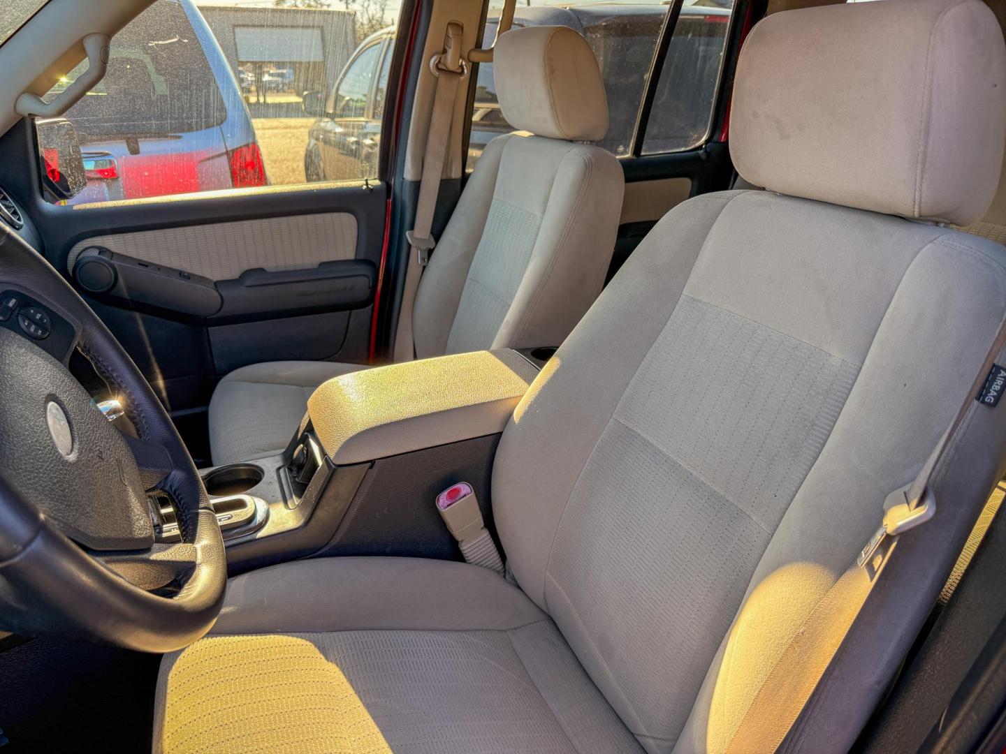 2008 Ford Explorer XLT 4.0L 4WD (1FMEU73E38U) with an 4.0L V6 SOHC 16V engine, 5-Speed Automatic Overdrive transmission, located at 419 N 18th St., Monroe, LA, 71201, (318) 410-9250, 32.514370, -92.105133 - Photo#2