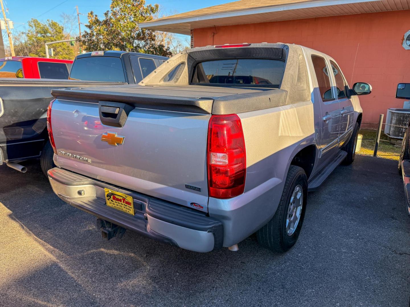 2012 Chevrolet Avalanche LS 2WD (3GNMCEE07CG) with an 5.3L V8 OHV 16V FFV engine, 4-Speed Automatic transmission, located at 419 N 18th St., Monroe, LA, 71201, (318) 410-9250, 32.514370, -92.105133 - Photo#1