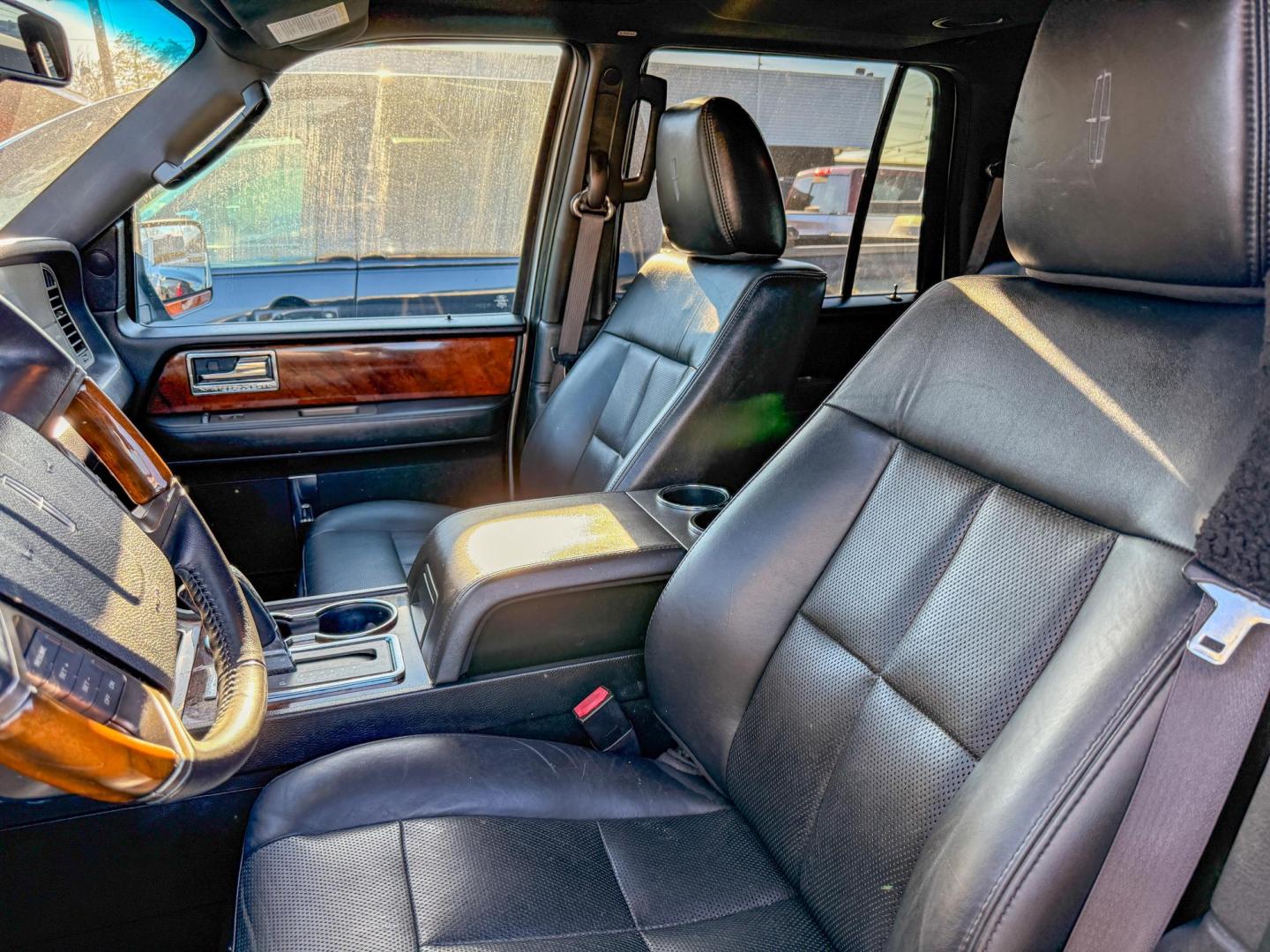 2012 Lincoln Navigator 2WD (5LMJJ2H50CE) with an 5.4L V8 SOHC 24V engine, 6-Speed Automatic transmission, located at 419 N 18th St., Monroe, LA, 71201, (318) 410-9250, 32.514370, -92.105133 - Photo#3