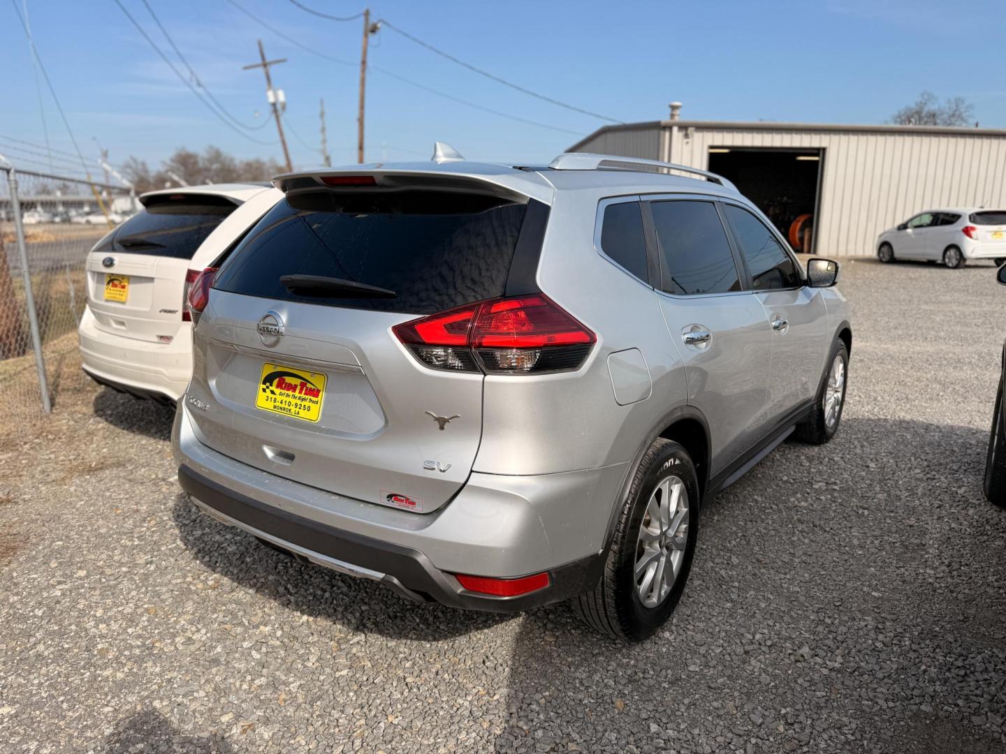 2017 Nissan Rogue SL FWD (KNMAT2MTXHP) with an 2.5L L4 DOHC 16V engine, CVT transmission, located at 419 N 18th St., Monroe, LA, 71201, (318) 410-9250, 32.514370, -92.105133 - Photo#1