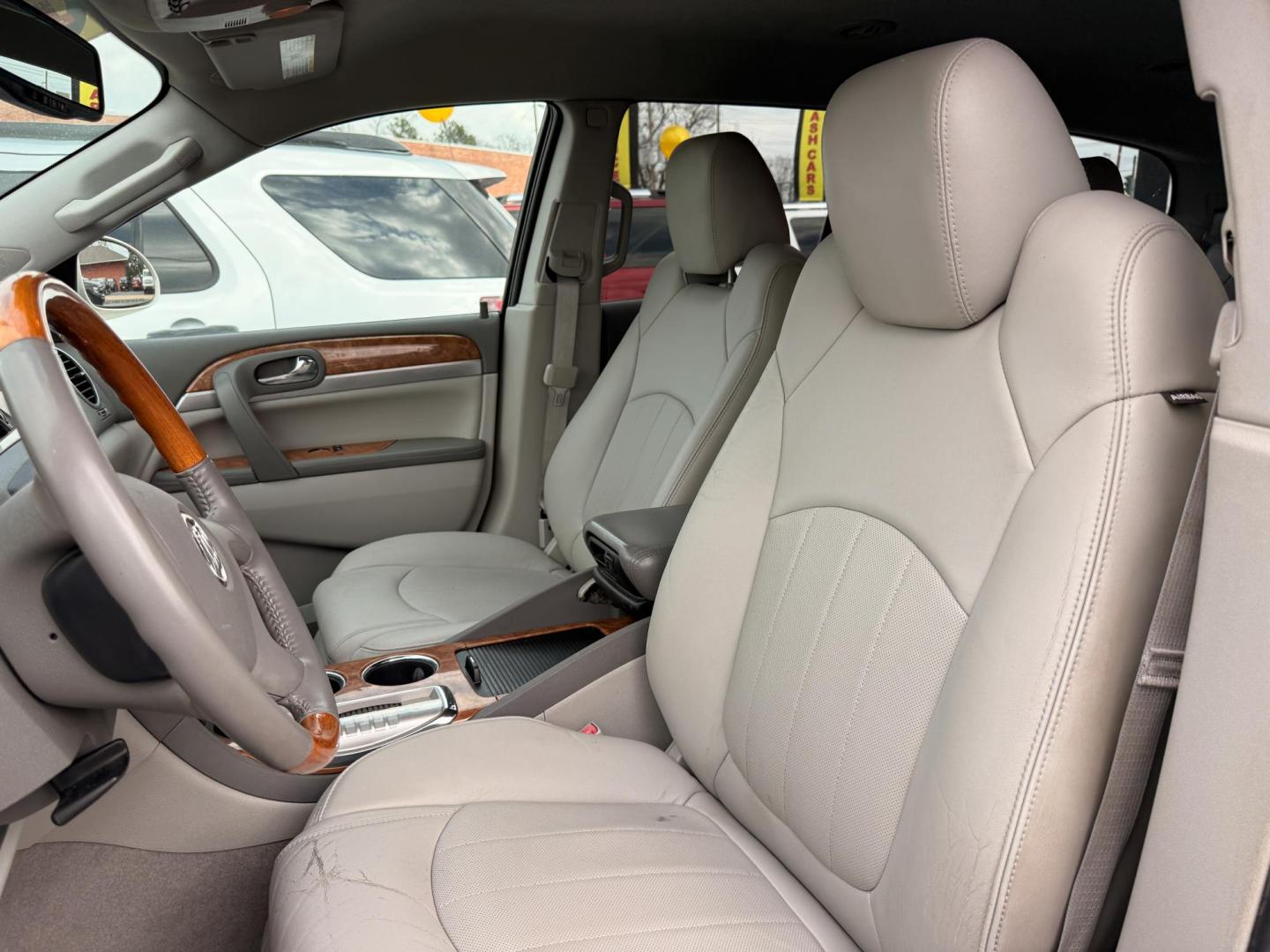 2011 Buick Enclave CXL-1 FWD (5GAKRBED8BJ) with an 3.6L V6 DOHC 24V engine, 6-Speed Automatic Overdrive transmission, located at 419 N 18th St., Monroe, LA, 71201, (318) 410-9250, 32.514370, -92.105133 - Photo#2