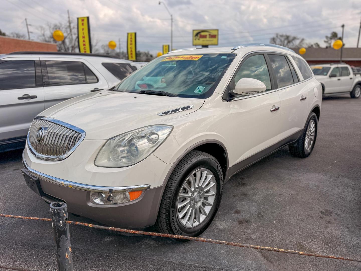 2011 Buick Enclave CXL-1 FWD (5GAKRBED8BJ) with an 3.6L V6 DOHC 24V engine, 6-Speed Automatic Overdrive transmission, located at 419 N 18th St., Monroe, LA, 71201, (318) 410-9250, 32.514370, -92.105133 - Photo#0