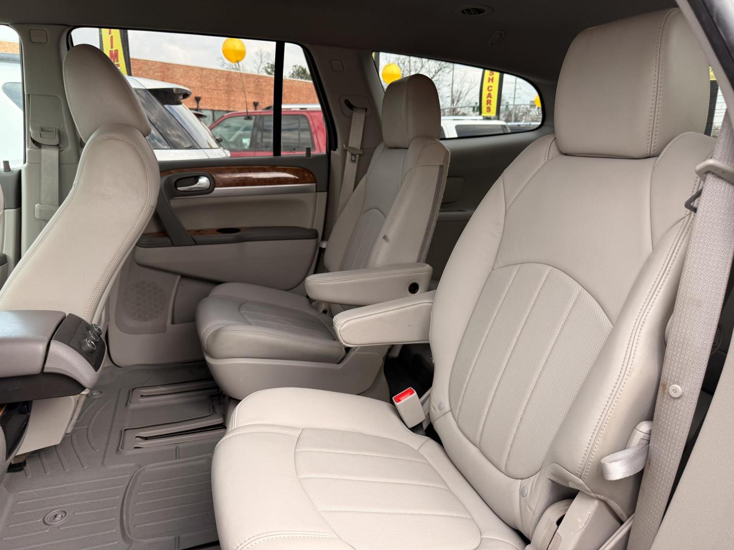 2011 Buick Enclave CXL-1 FWD (5GAKRBED8BJ) with an 3.6L V6 DOHC 24V engine, 6-Speed Automatic Overdrive transmission, located at 419 N 18th St., Monroe, LA, 71201, (318) 410-9250, 32.514370, -92.105133 - Photo#4