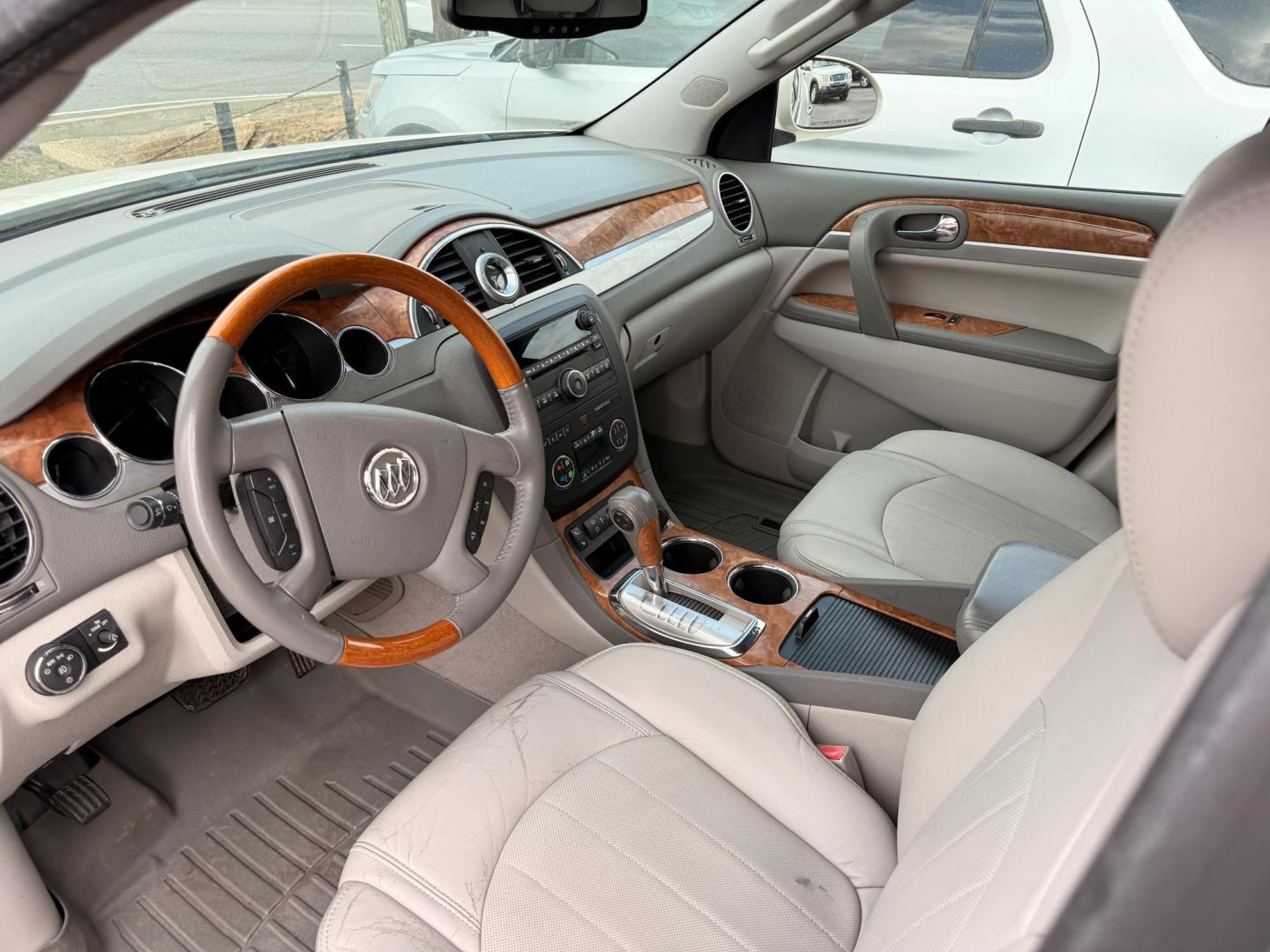 2011 Buick Enclave CXL-1 FWD (5GAKRBED8BJ) with an 3.6L V6 DOHC 24V engine, 6-Speed Automatic Overdrive transmission, located at 419 N 18th St., Monroe, LA, 71201, (318) 410-9250, 32.514370, -92.105133 - Photo#3