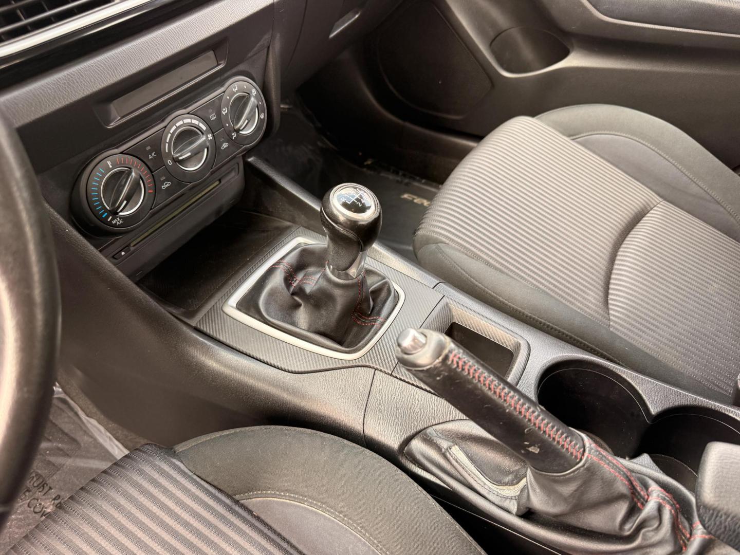 2014 Mazda MAZDA3 i Touring AT 4-Door (JM1BM1V79E1) with an 2.0L L4 DOHC 16V engine, 6-Speed Automatic transmission, located at 419 N 18th St., Monroe, LA, 71201, (318) 410-9250, 32.514370, -92.105133 - Photo#4