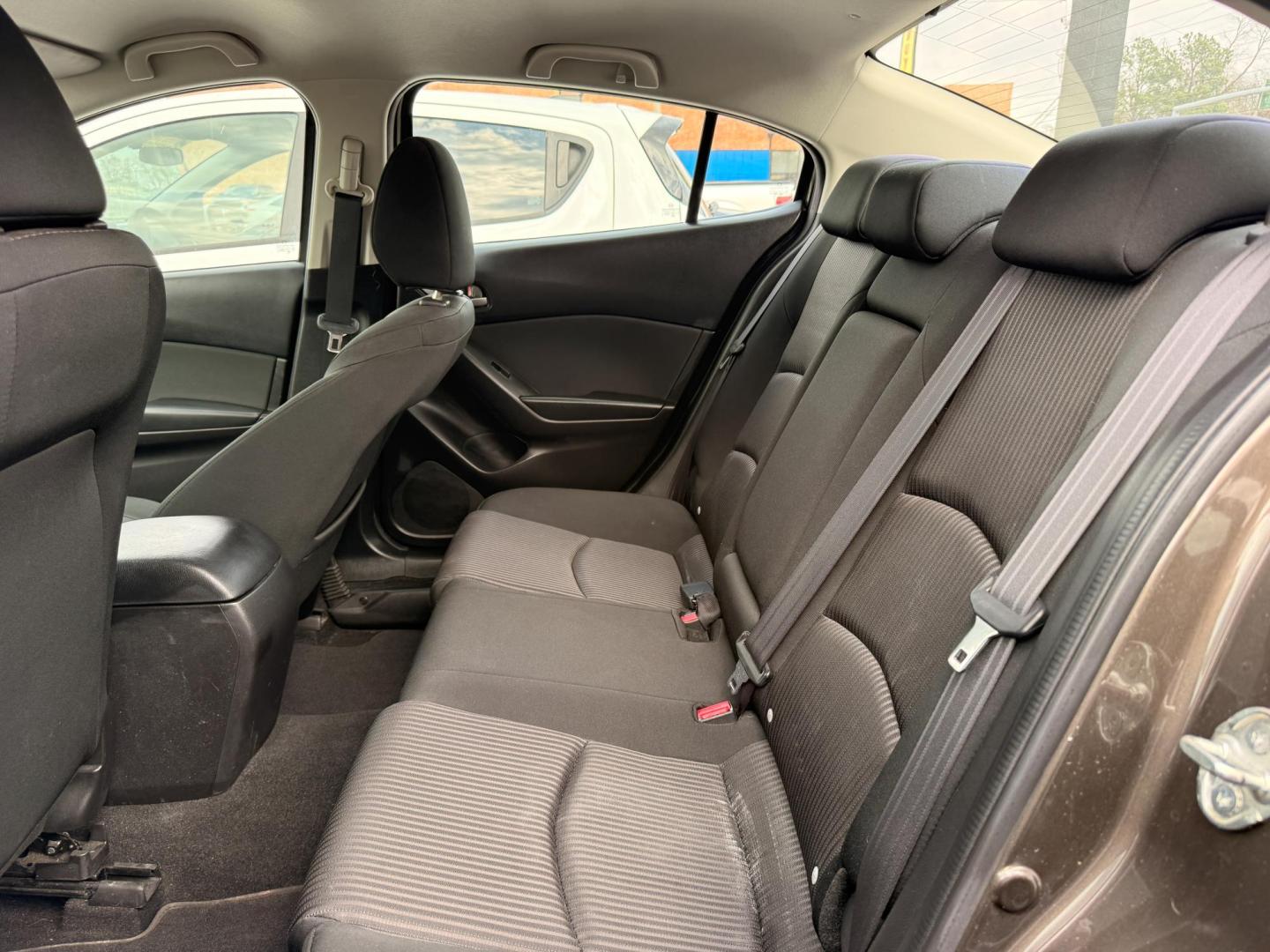 2014 Mazda MAZDA3 i Touring AT 4-Door (JM1BM1V79E1) with an 2.0L L4 DOHC 16V engine, 6-Speed Automatic transmission, located at 419 N 18th St., Monroe, LA, 71201, (318) 410-9250, 32.514370, -92.105133 - Photo#5