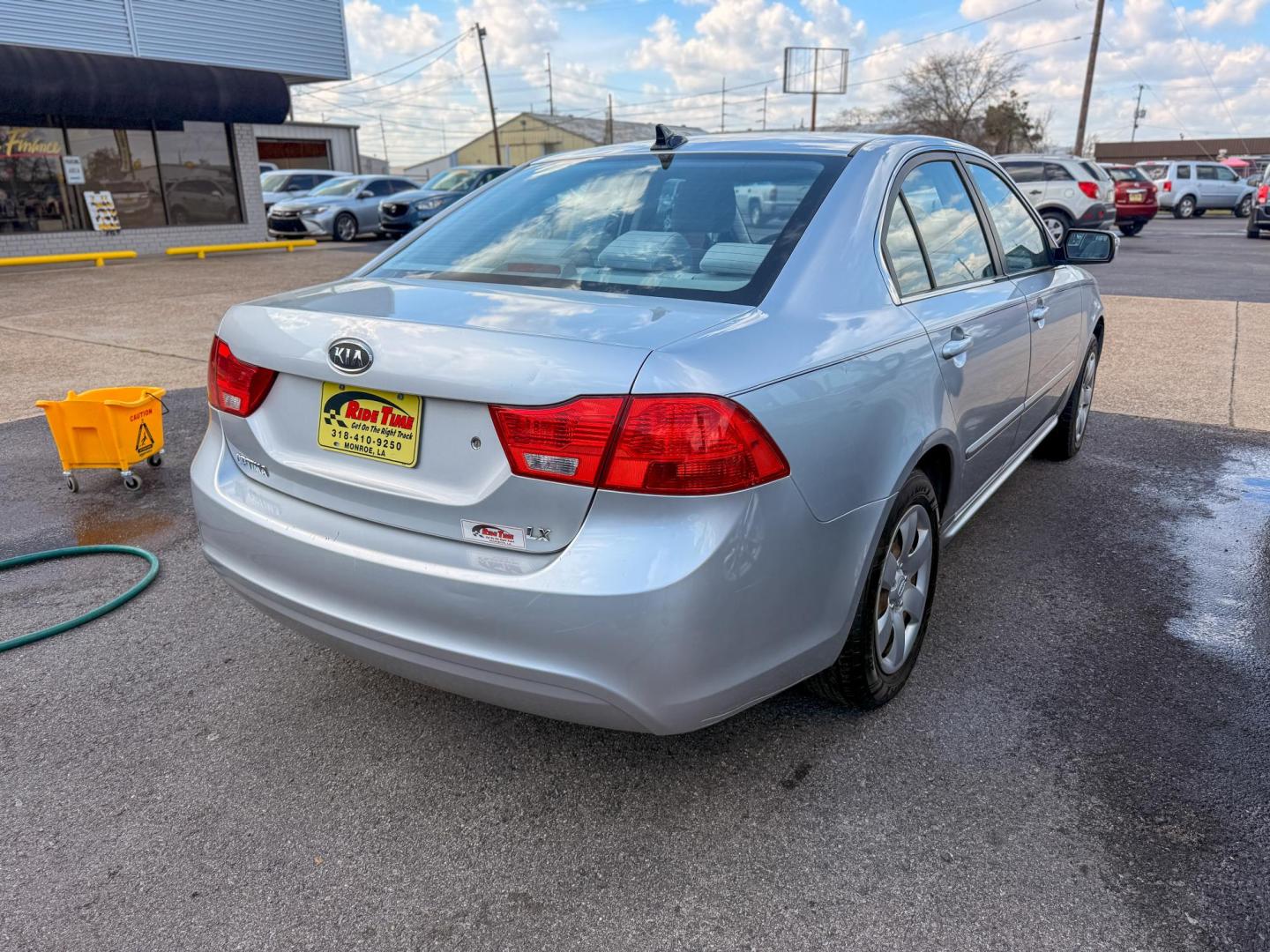 2010 Kia Optima LX (KNAGG4A85A5) with an 2.4L L4 DOHC 16V engine, 4-Speed Automatic transmission, located at 419 N 18th St., Monroe, LA, 71201, (318) 410-9250, 32.514370, -92.105133 - Photo#1