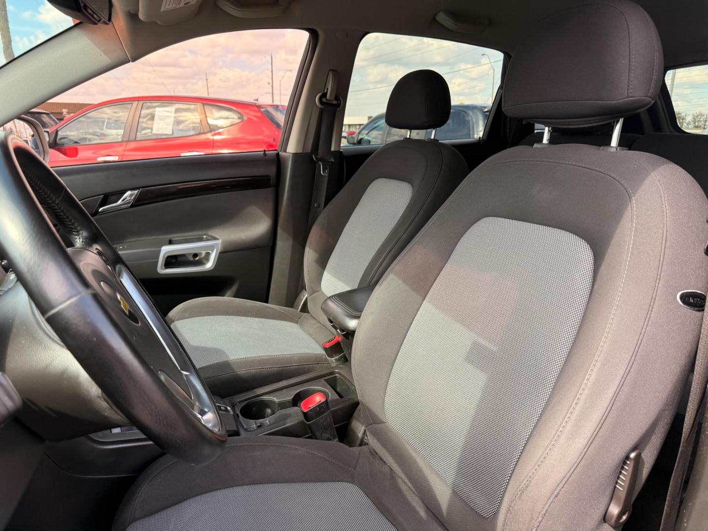 2013 Chevrolet Captiva Sport 2LS FWD (3GNAL2EK4DS) with an 2.4L L4 DOHC 16V FFV engine, 6-Speed Automatic transmission, located at 419 N 18th St., Monroe, LA, 71201, (318) 410-9250, 32.514370, -92.105133 - Photo#2