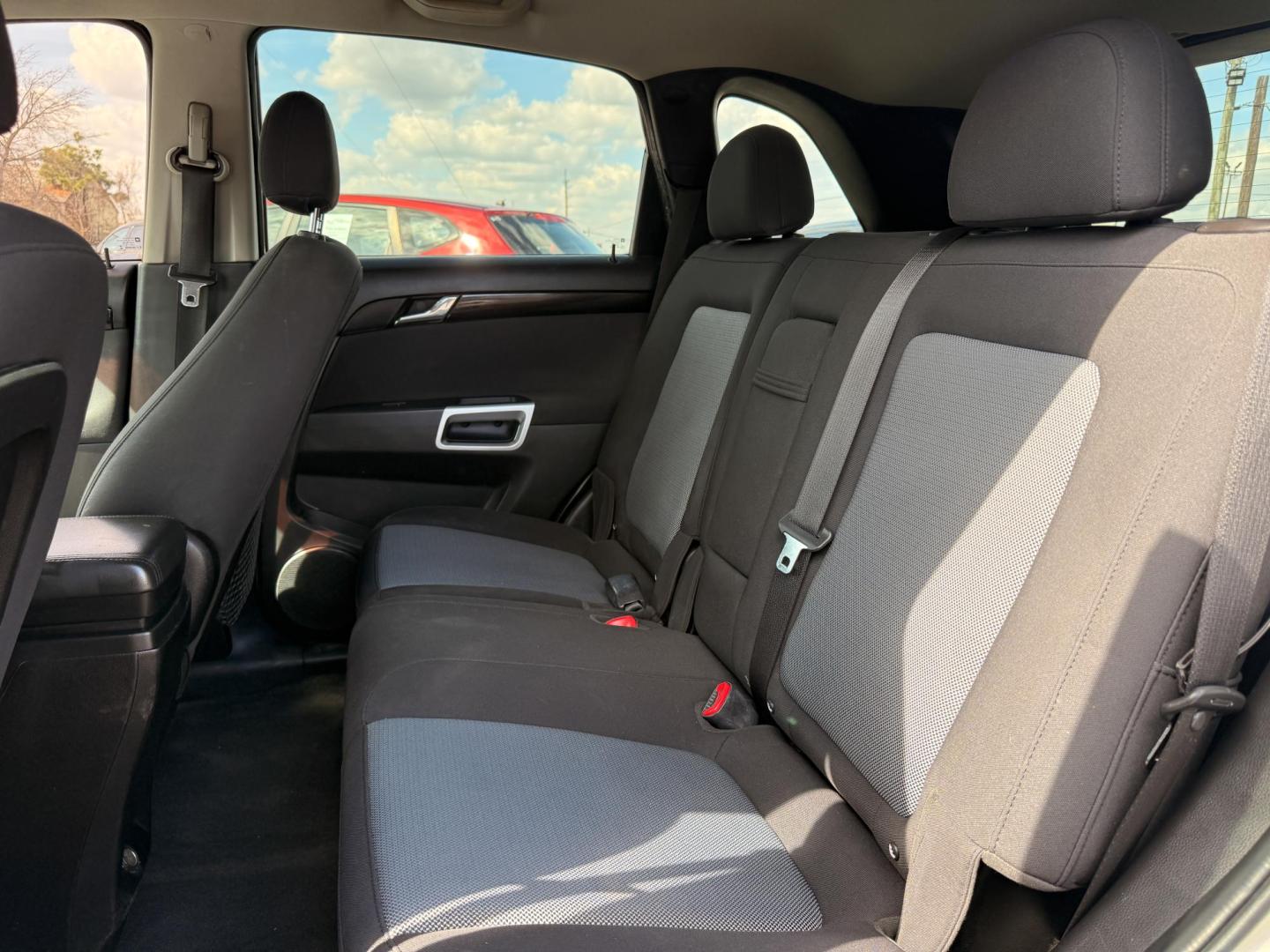 2013 Chevrolet Captiva Sport 2LS FWD (3GNAL2EK4DS) with an 2.4L L4 DOHC 16V FFV engine, 6-Speed Automatic transmission, located at 419 N 18th St., Monroe, LA, 71201, (318) 410-9250, 32.514370, -92.105133 - Photo#4