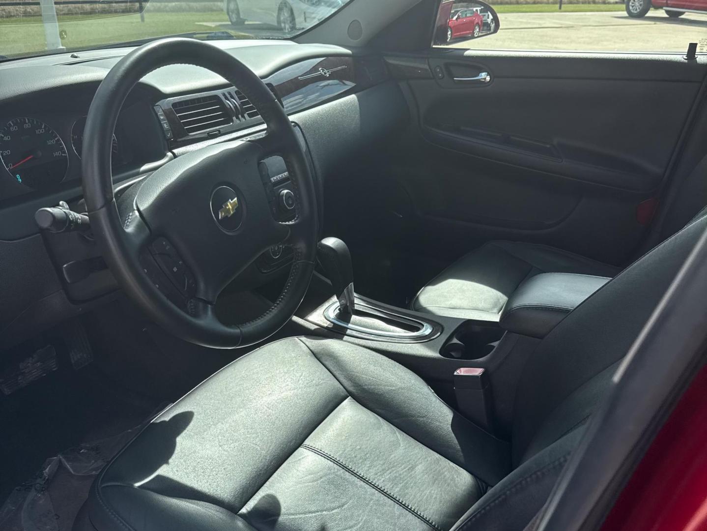 2014 Chevrolet Impala LTZ (2G1WC5E37E1) with an 3.6L V6 DOHC 16V FFV engine, 6-Speed Automatic transmission, located at 419 N 18th St., Monroe, LA, 71201, (318) 410-9250, 32.514370, -92.105133 - Photo#2