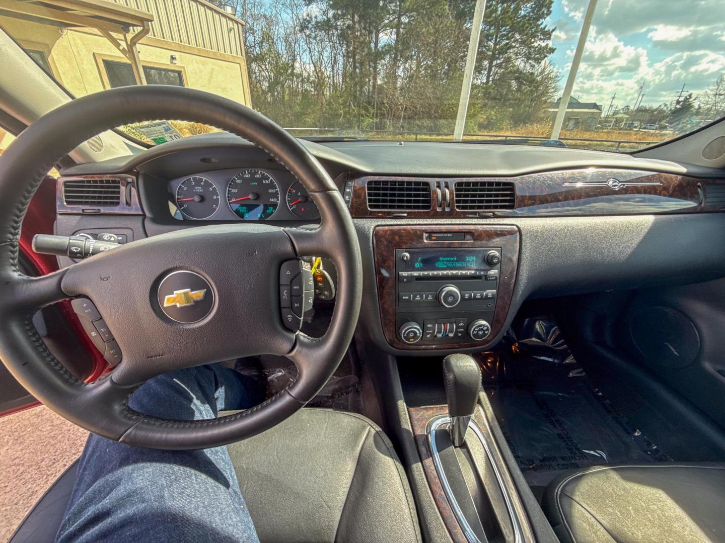 2014 Chevrolet Impala LTZ (2G1WC5E37E1) with an 3.6L V6 DOHC 16V FFV engine, 6-Speed Automatic transmission, located at 419 N 18th St., Monroe, LA, 71201, (318) 410-9250, 32.514370, -92.105133 - Photo#3