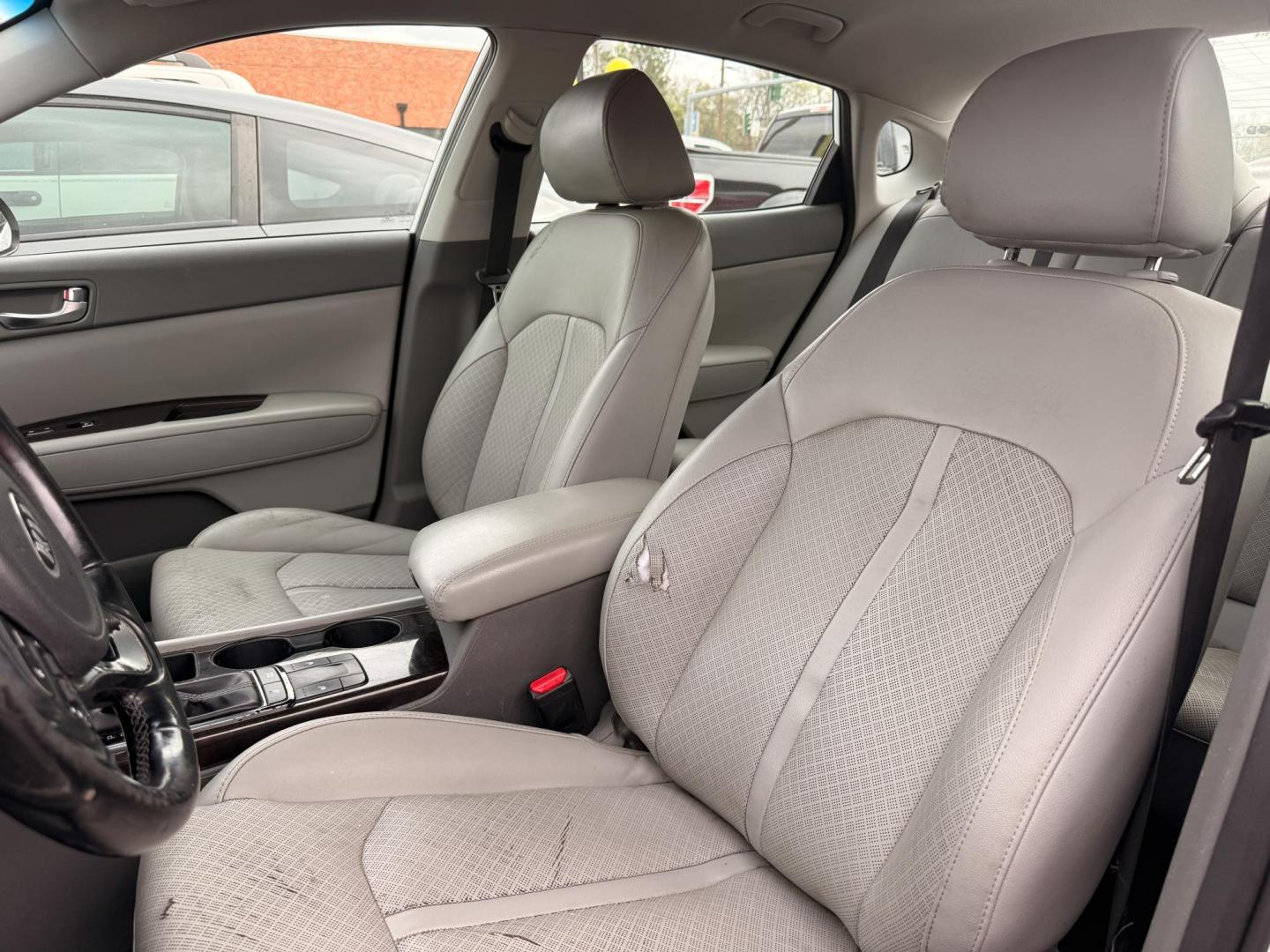 2016 Kia Optima EX (5XXGU4L34GG) with an 2.4L L4 DOHC 16V engine, 6A transmission, located at 419 N 18th St., Monroe, LA, 71201, (318) 410-9250, 32.514370, -92.105133 - Photo#2