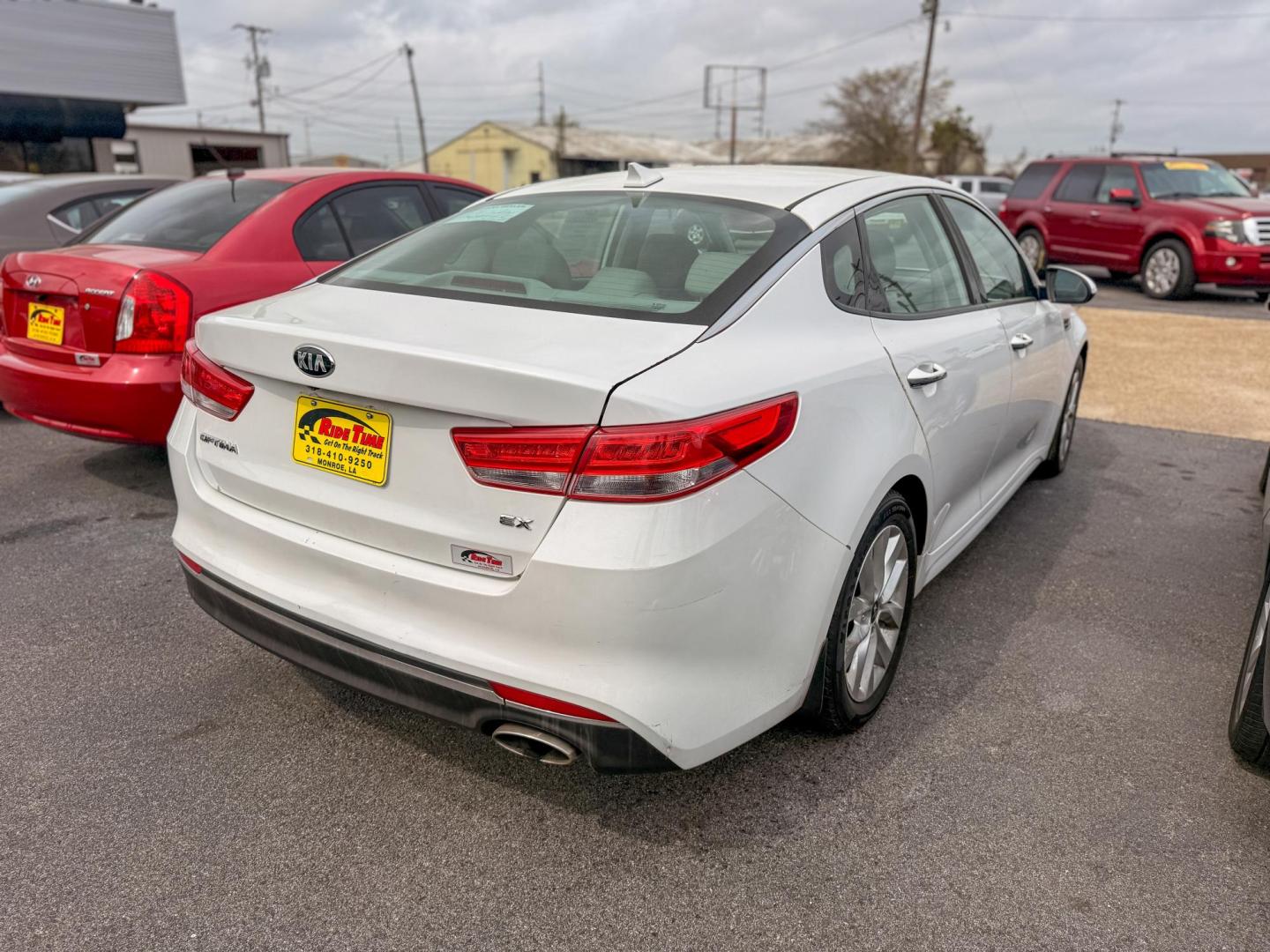 2016 Kia Optima EX (5XXGU4L34GG) with an 2.4L L4 DOHC 16V engine, 6A transmission, located at 419 N 18th St., Monroe, LA, 71201, (318) 410-9250, 32.514370, -92.105133 - Photo#1
