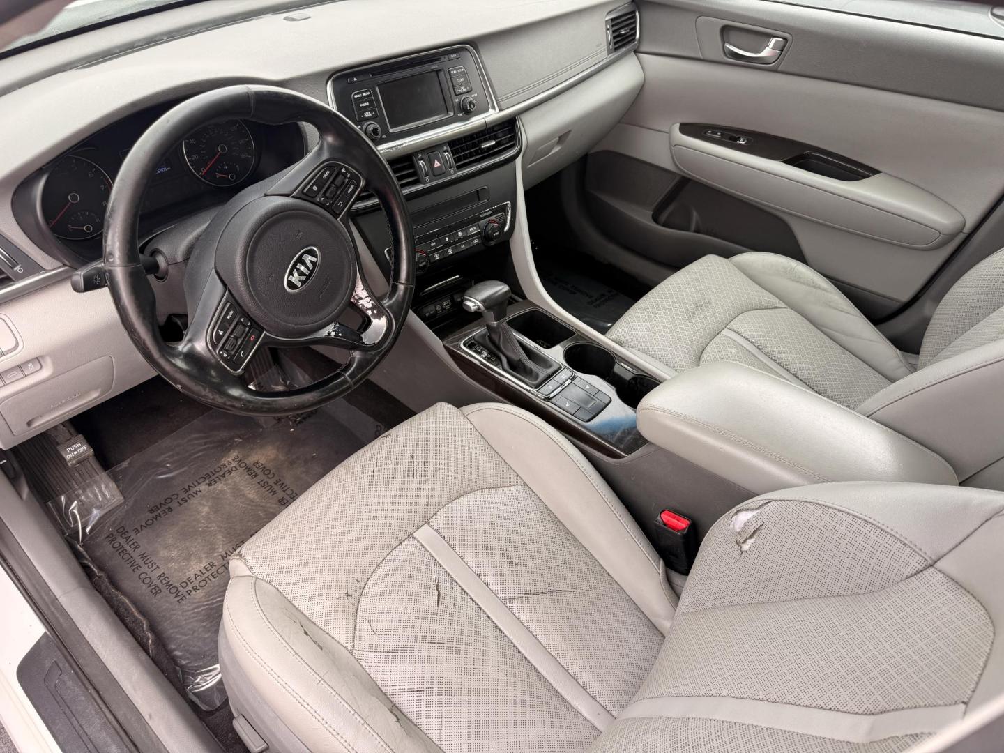 2016 Kia Optima EX (5XXGU4L34GG) with an 2.4L L4 DOHC 16V engine, 6A transmission, located at 419 N 18th St., Monroe, LA, 71201, (318) 410-9250, 32.514370, -92.105133 - Photo#3