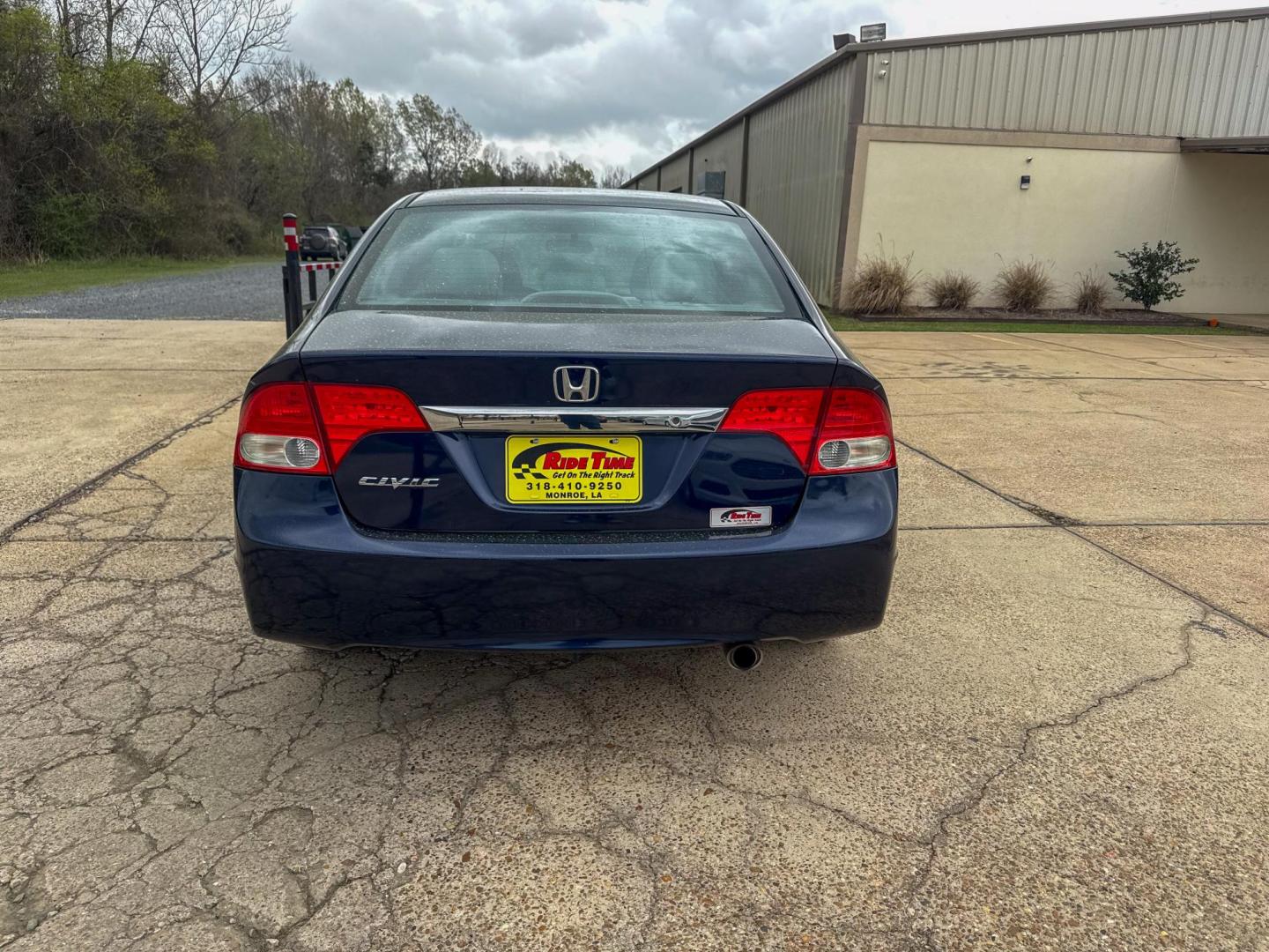 2011 Honda Civic LX Sedan 5-Speed AT (19XFA1F56BE) with an 1.8L L4 SOHC 16V engine, 5-Speed Automatic transmission, located at 419 N 18th St., Monroe, LA, 71201, (318) 410-9250, 32.514370, -92.105133 - Photo#1