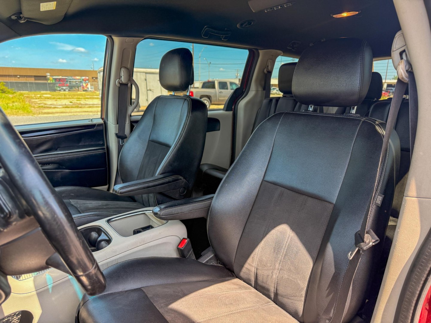 2019 Dodge Grand Caravan SXT (2C4RDGCGXKR) with an 3.6L V6 DOHC 24V engine, 6A transmission, located at 419 N 18th St., Monroe, LA, 71201, (318) 410-9250, 32.514370, -92.105133- Photo#2