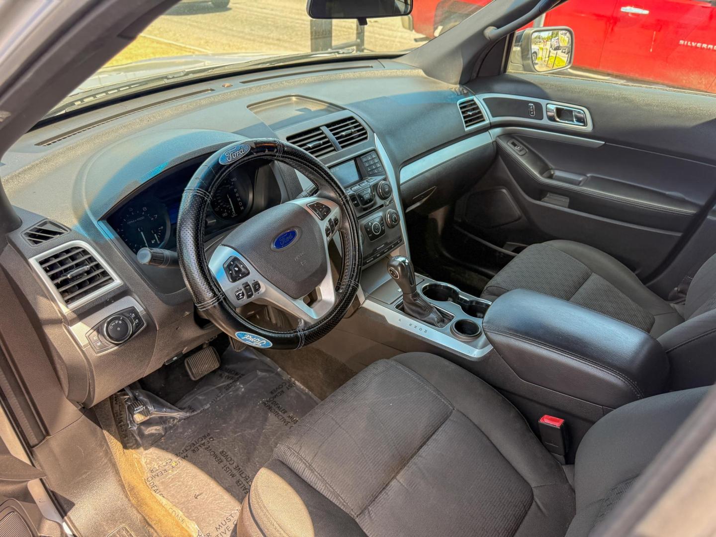 2015 Ford Explorer XLT FWD (1FM5K7D87FG) with an 3.5L V6 DOHC 24V engine, 6-Speed Automatic transmission, located at 419 N 18th St., Monroe, LA, 71201, (318) 410-9250, 32.514370, -92.105133 - Photo#3